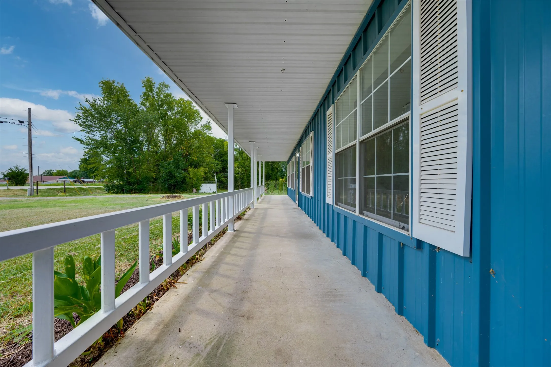 Single Family Residence For Sale in Red River (TX) County , 14496 Texas Highway 37 S, Bogata, Texas 75417, 3 Bedroom, 2 Bathroom, Garage spaces, 2,064 Sqft, built in 1995, mls#21371643, Real Estate Agent in Bogata, Homes For Sale in Red River (TX) county, Homes For Sale in Bogata, Realtor in Bogata Texas, Real Estate Brokerage Independent Realty Texas, Luminita Cordes Realtor