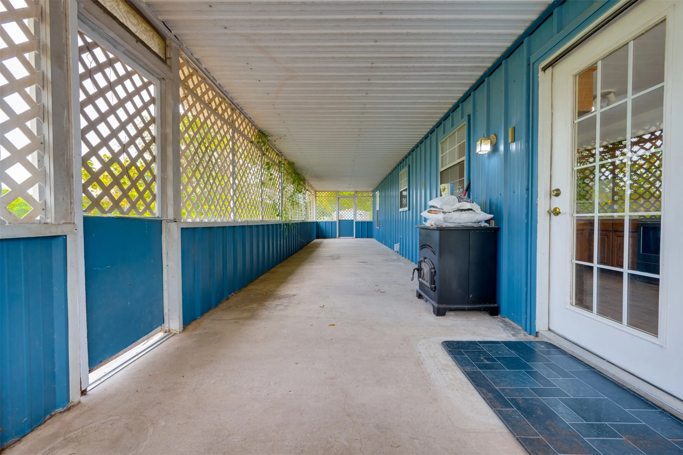 Single Family Residence For Sale in Red River (TX) County , 14496 Texas Highway 37 S, Bogata, Texas 75417, 3 Bedroom, 2 Bathroom, Garage spaces, 2,064 Sqft, built in 1995, mls#21371643, Real Estate Agent in Bogata, Homes For Sale in Red River (TX) county, Homes For Sale in Bogata, Realtor in Bogata Texas, Real Estate Brokerage Independent Realty Texas, Luminita Cordes Realtor