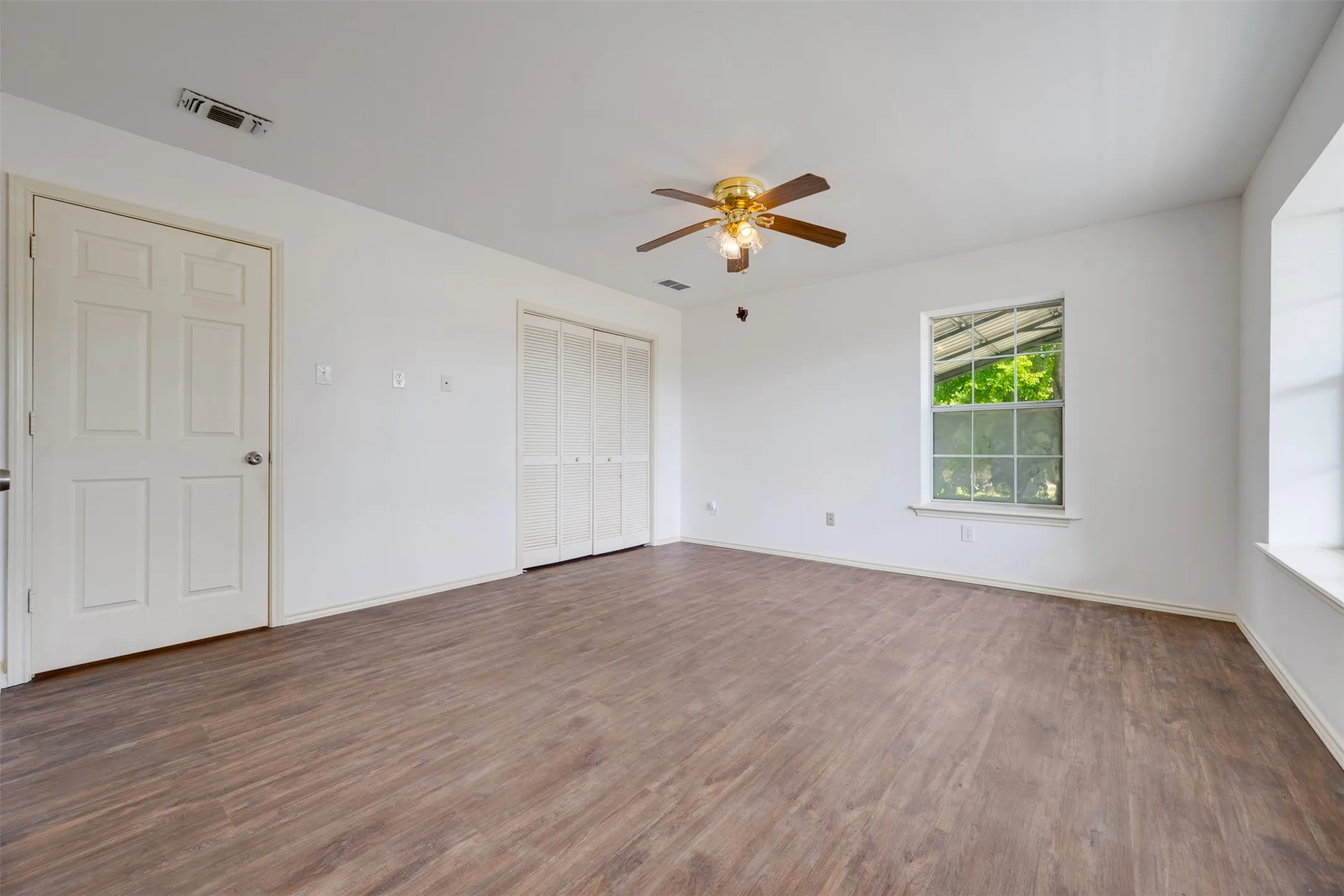 Single Family Residence For Sale in Red River (TX) County , 14496 Texas Highway 37 S, Bogata, Texas 75417, 3 Bedroom, 2 Bathroom, Garage spaces, 2,064 Sqft, built in 1995, mls#21371643, Real Estate Agent in Bogata, Homes For Sale in Red River (TX) county, Homes For Sale in Bogata, Realtor in Bogata Texas, Real Estate Brokerage Independent Realty Texas, Luminita Cordes Realtor