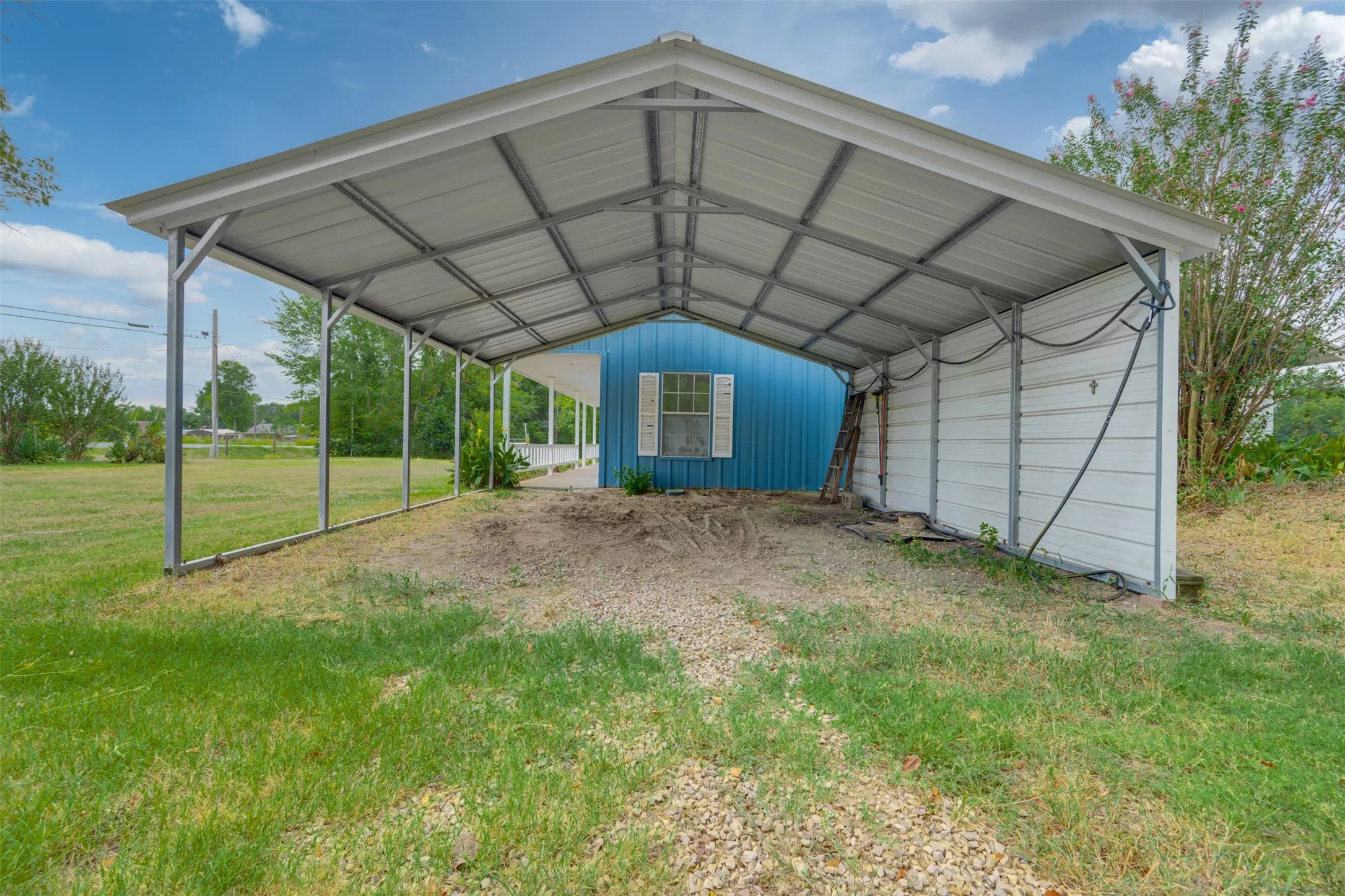 Single Family Residence For Sale in Red River (TX) County , 14496 Texas Highway 37 S, Bogata, Texas 75417, 3 Bedroom, 2 Bathroom, Garage spaces, 2,064 Sqft, built in 1995, mls#21371643, Real Estate Agent in Bogata, Homes For Sale in Red River (TX) county, Homes For Sale in Bogata, Realtor in Bogata Texas, Real Estate Brokerage Independent Realty Texas, Luminita Cordes Realtor