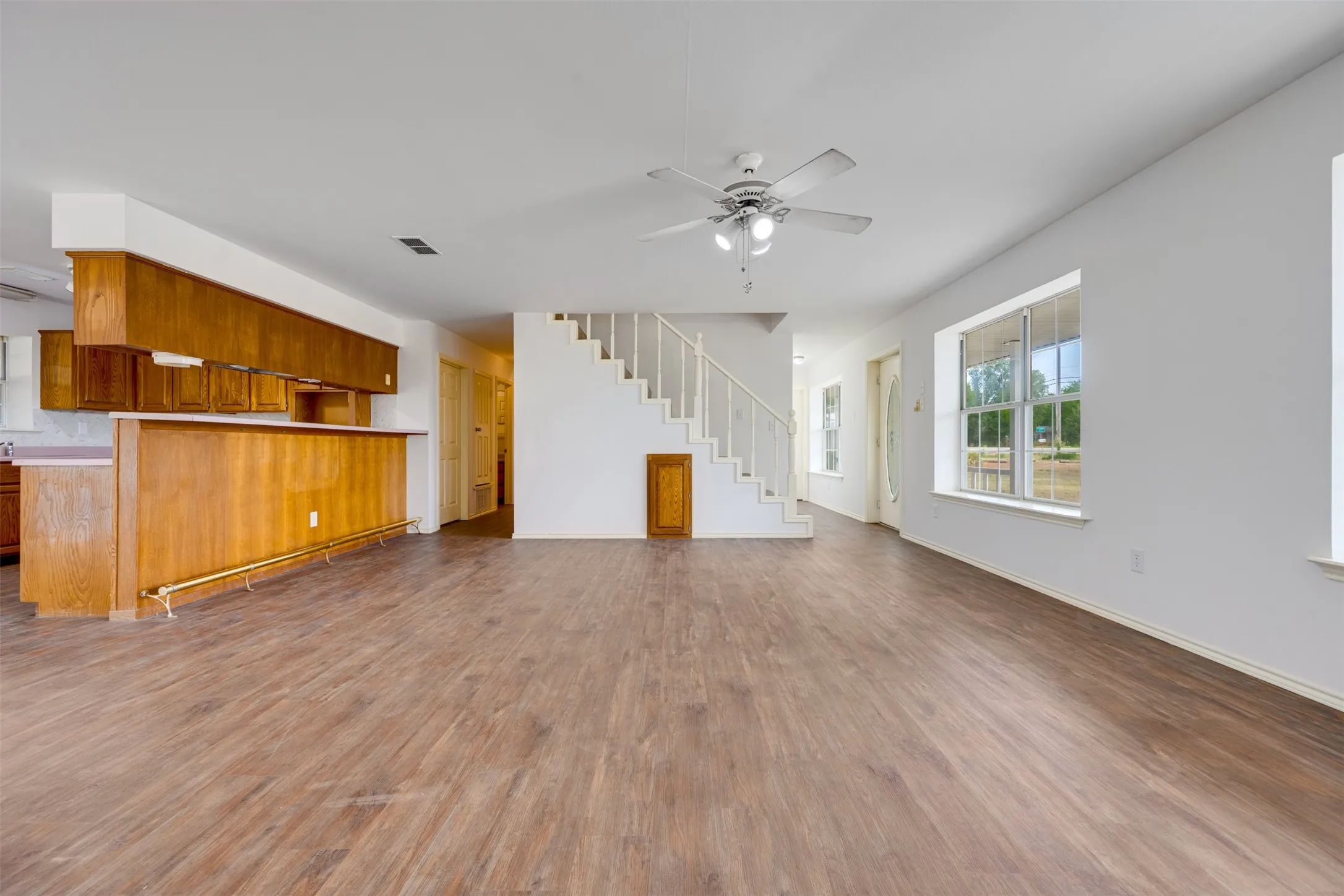 Single Family Residence For Sale in Red River (TX) County , 14496 Texas Highway 37 S, Bogata, Texas 75417, 3 Bedroom, 2 Bathroom, Garage spaces, 2,064 Sqft, built in 1995, mls#21371643, Real Estate Agent in Bogata, Homes For Sale in Red River (TX) county, Homes For Sale in Bogata, Realtor in Bogata Texas, Real Estate Brokerage Independent Realty Texas, Luminita Cordes Realtor