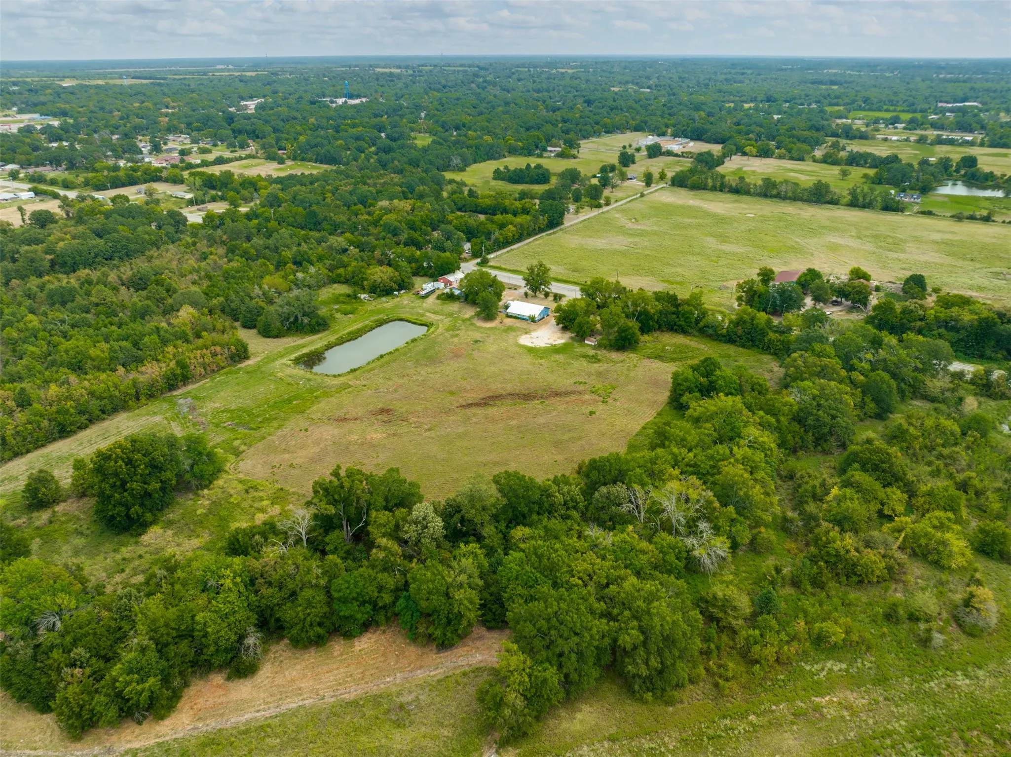 Single Family Residence For Sale in Red River (TX) County , 14496 Texas Highway 37 S, Bogata, Texas 75417, 3 Bedroom, 2 Bathroom, Garage spaces, 2,064 Sqft, built in 1995, mls#21371643, Real Estate Agent in Bogata, Homes For Sale in Red River (TX) county, Homes For Sale in Bogata, Realtor in Bogata Texas, Real Estate Brokerage Independent Realty Texas, Luminita Cordes Realtor