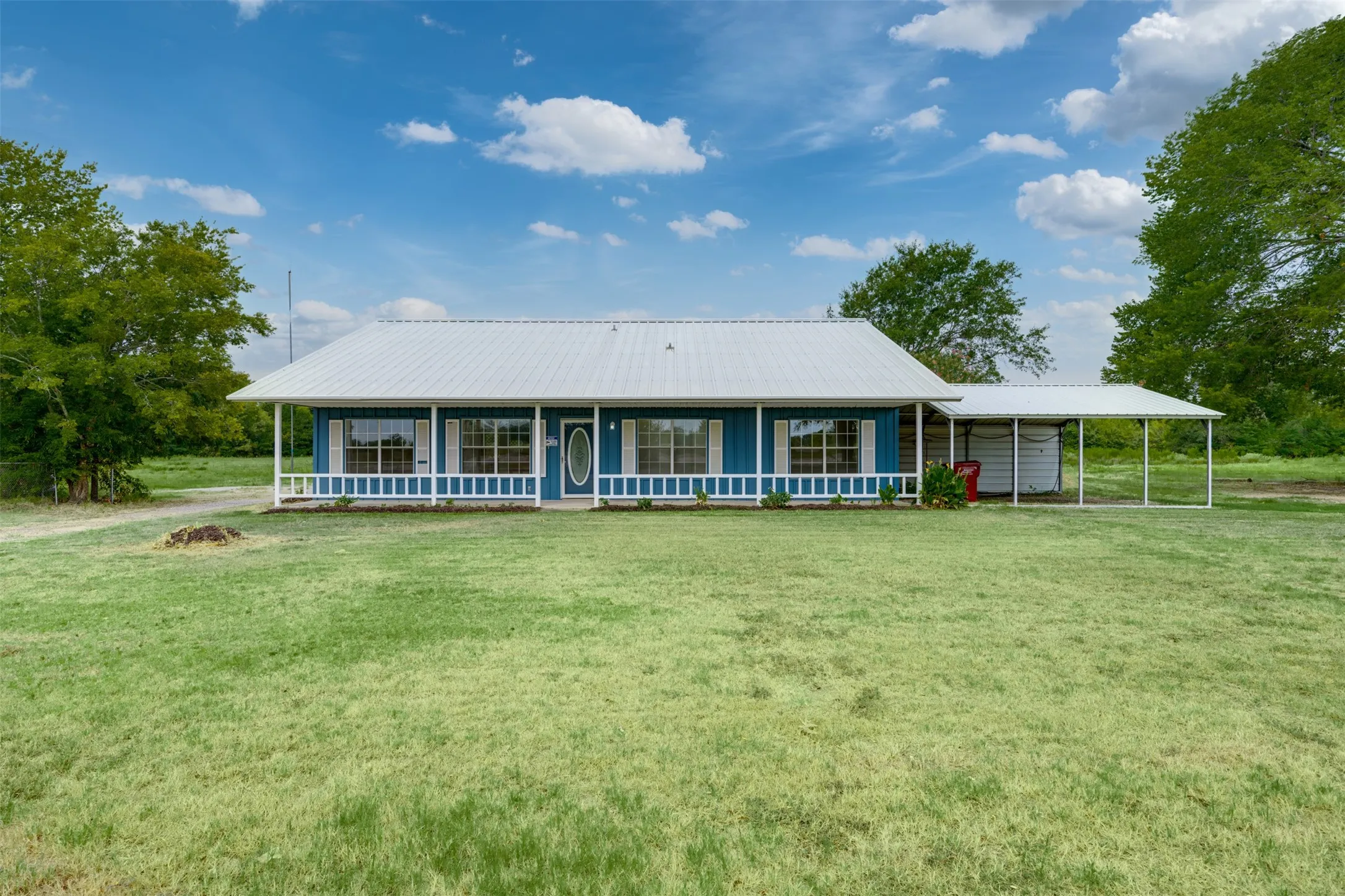 Single Family Residence For Sale in Red River (TX) County , 14496 Texas Highway 37 S, Bogata, Texas 75417, 3 Bedroom, 2 Bathroom, Garage spaces, 2,064 Sqft, built in 1995, mls#21371643, Real Estate Agent in Bogata, Homes For Sale in Red River (TX) county, Homes For Sale in Bogata, Realtor in Bogata Texas, Real Estate Brokerage Independent Realty Texas, Luminita Cordes Realtor