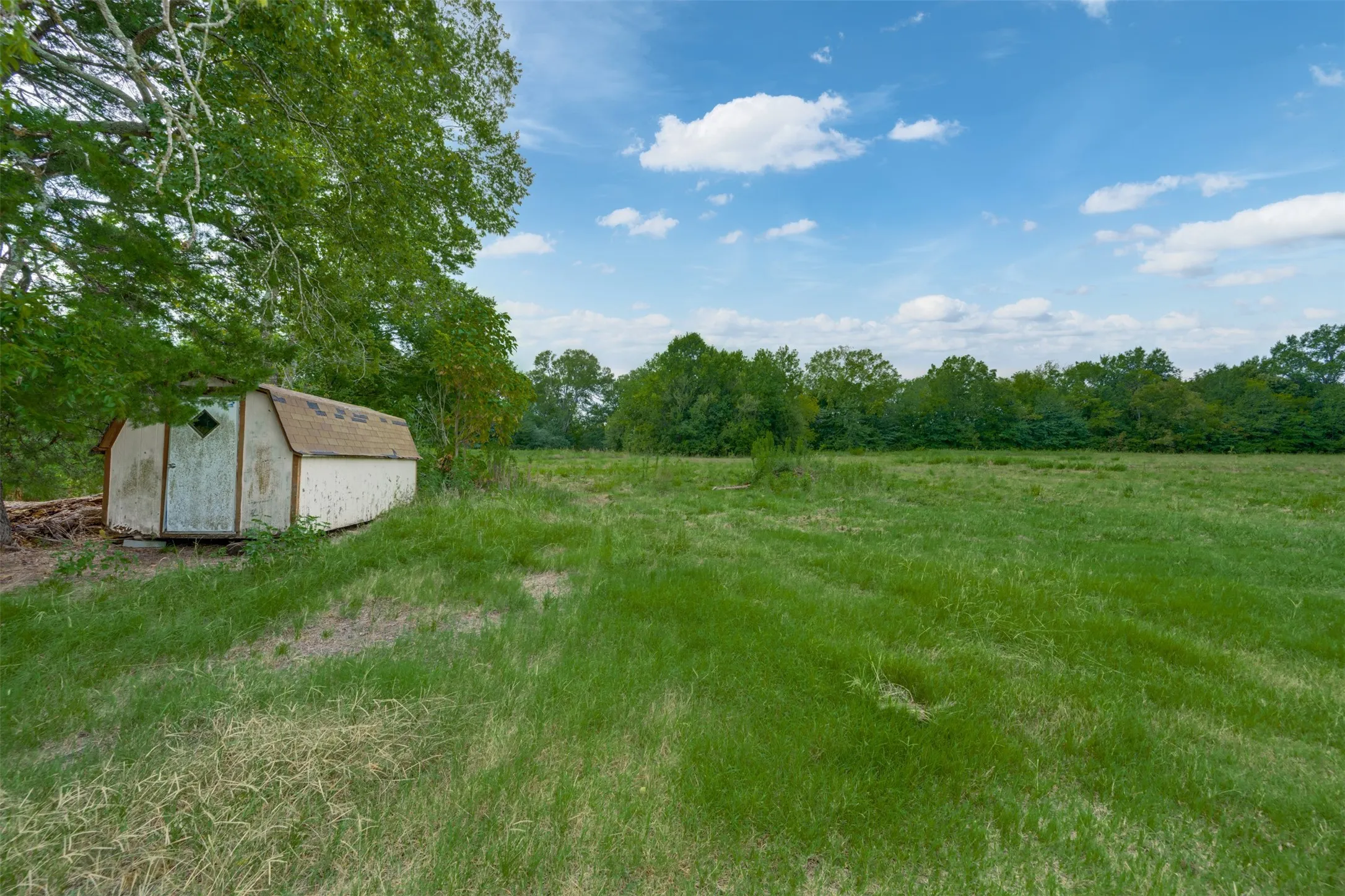 Single Family Residence For Sale in Red River (TX) County , 14496 Texas Highway 37 S, Bogata, Texas 75417, 3 Bedroom, 2 Bathroom, Garage spaces, 2,064 Sqft, built in 1995, mls#21371643, Real Estate Agent in Bogata, Homes For Sale in Red River (TX) county, Homes For Sale in Bogata, Realtor in Bogata Texas, Real Estate Brokerage Independent Realty Texas, Luminita Cordes Realtor
