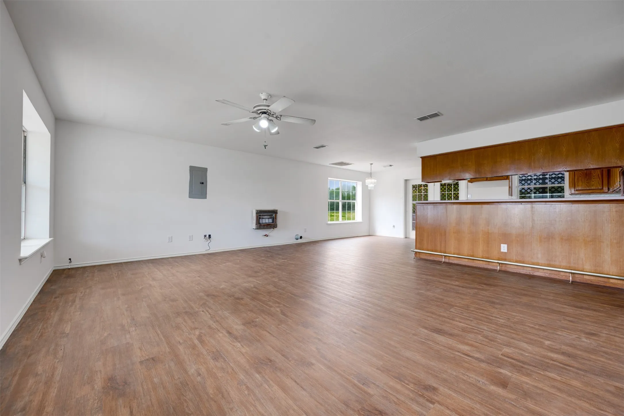 Single Family Residence For Sale in Red River (TX) County , 14496 Texas Highway 37 S, Bogata, Texas 75417, 3 Bedroom, 2 Bathroom, Garage spaces, 2,064 Sqft, built in 1995, mls#21371643, Real Estate Agent in Bogata, Homes For Sale in Red River (TX) county, Homes For Sale in Bogata, Realtor in Bogata Texas, Real Estate Brokerage Independent Realty Texas, Luminita Cordes Realtor