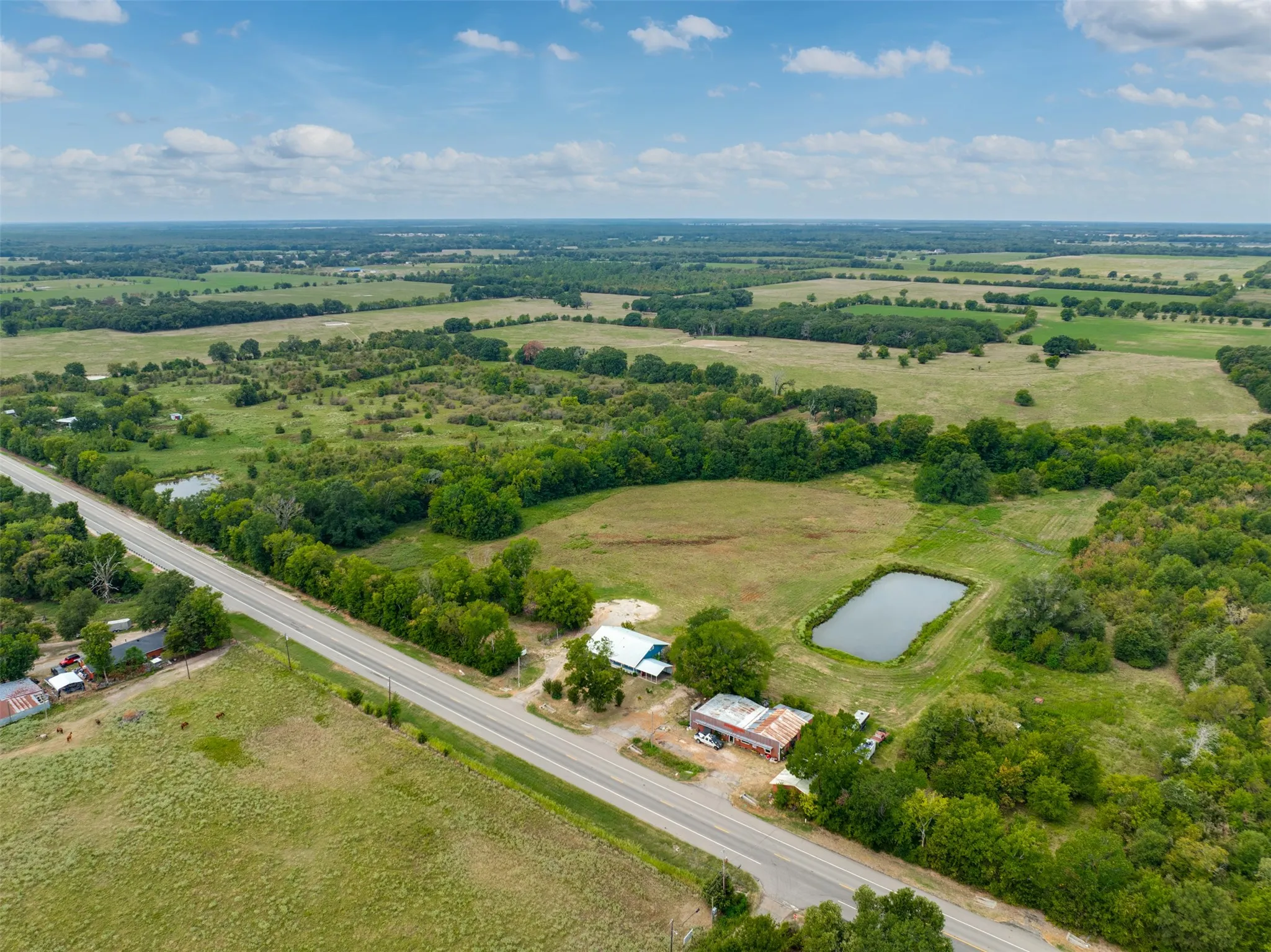 Single Family Residence For Sale in Red River (TX) County , 14496 Texas Highway 37 S, Bogata, Texas 75417, 3 Bedroom, 2 Bathroom, Garage spaces, 2,064 Sqft, built in 1995, mls#21371643, Real Estate Agent in Bogata, Homes For Sale in Red River (TX) county, Homes For Sale in Bogata, Realtor in Bogata Texas, Real Estate Brokerage Independent Realty Texas, Luminita Cordes Realtor