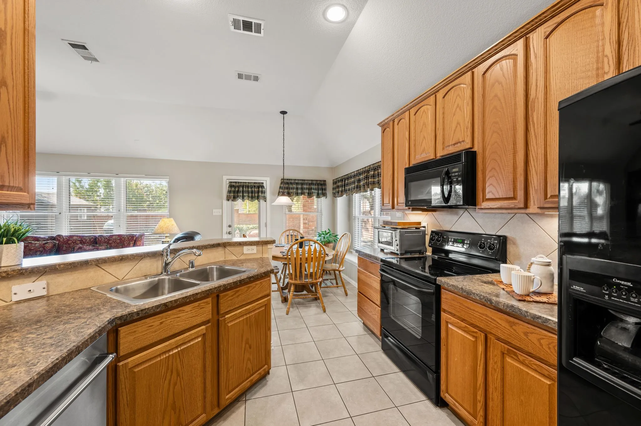 Single Family Residence For Sale in Tarrant County , 829 Sequoia Way, Saginaw, Texas 76131, 3 Bedroom, 2 Bathroom, 3 Garage spaces, 1,604 Sqft, built in 2005, mls#21368991, Real Estate Agent in Saginaw, Homes For Sale in Tarrant county, Homes For Sale in Saginaw, Realtor in Saginaw Texas, Real Estate Brokerage Independent Realty Texas, Luminita Cordes Realtor