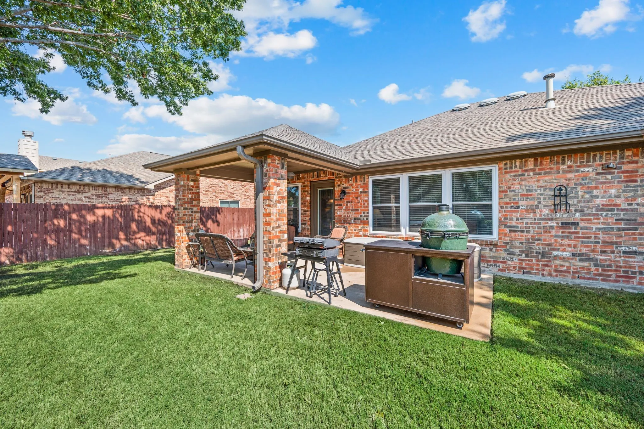 Single Family Residence For Sale in Tarrant County , 829 Sequoia Way, Saginaw, Texas 76131, 3 Bedroom, 2 Bathroom, 3 Garage spaces, 1,604 Sqft, built in 2005, mls#21368991, Real Estate Agent in Saginaw, Homes For Sale in Tarrant county, Homes For Sale in Saginaw, Realtor in Saginaw Texas, Real Estate Brokerage Independent Realty Texas, Luminita Cordes Realtor