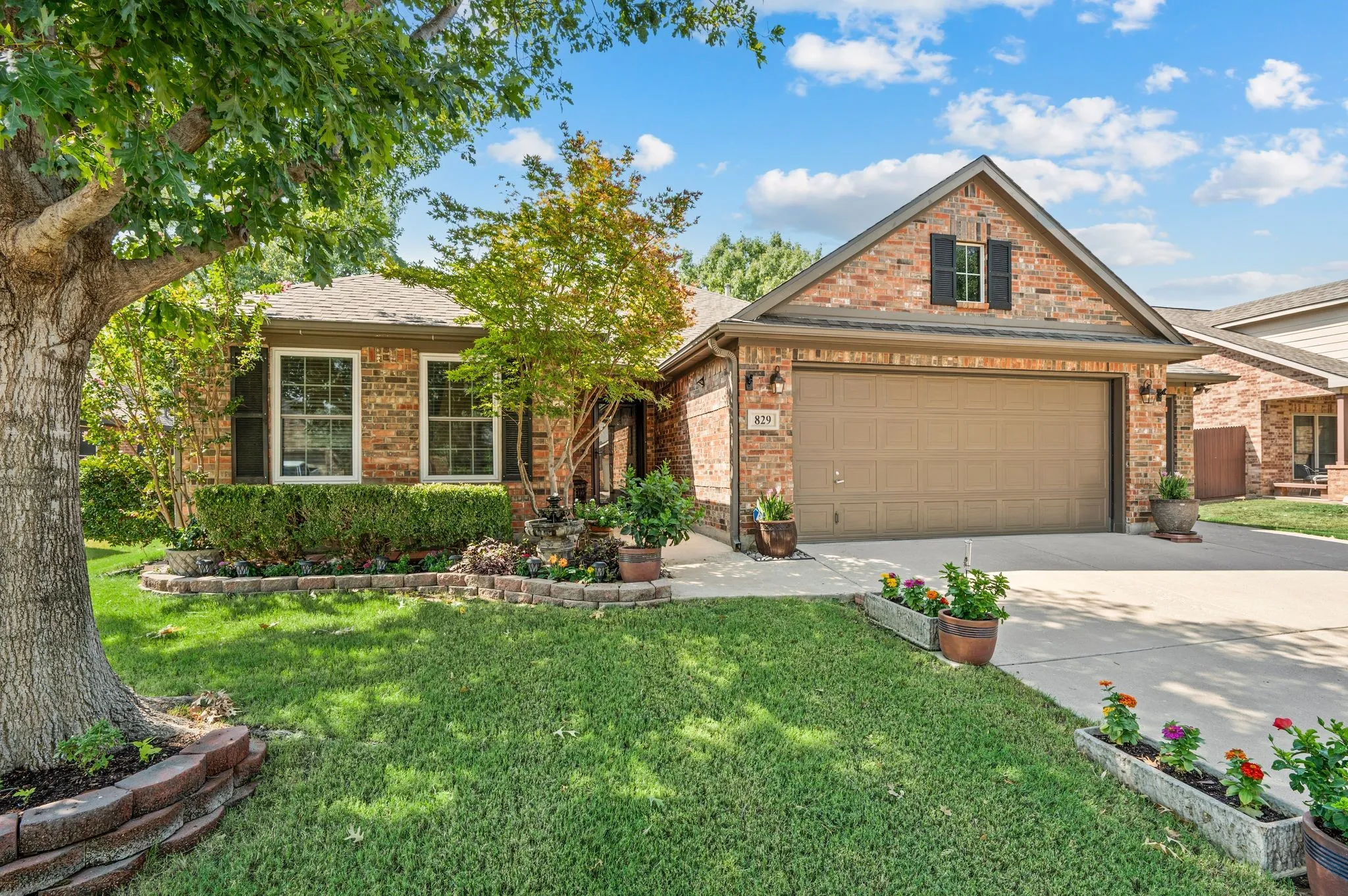 Single Family Residence For Sale in Tarrant County , 829 Sequoia Way, Saginaw, Texas 76131, 3 Bedroom, 2 Bathroom, 3 Garage spaces, 1,604 Sqft, built in 2005, mls#21368991, Real Estate Agent in Saginaw, Homes For Sale in Tarrant county, Homes For Sale in Saginaw, Realtor in Saginaw Texas, Real Estate Brokerage Independent Realty Texas, Luminita Cordes Realtor