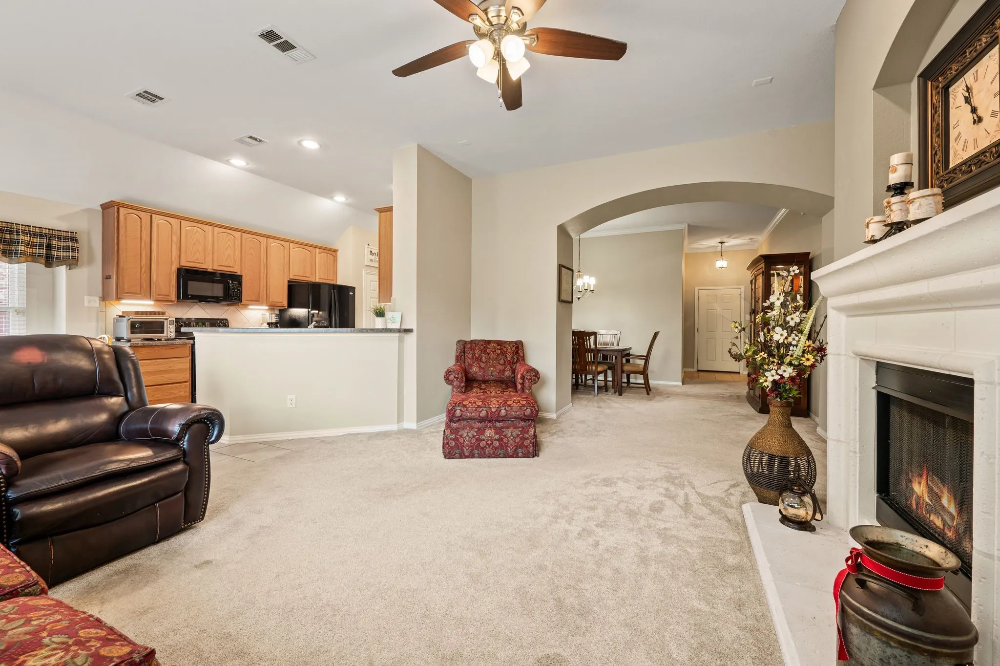 Single Family Residence For Sale in Tarrant County , 829 Sequoia Way, Saginaw, Texas 76131, 3 Bedroom, 2 Bathroom, 3 Garage spaces, 1,604 Sqft, built in 2005, mls#21368991, Real Estate Agent in Saginaw, Homes For Sale in Tarrant county, Homes For Sale in Saginaw, Realtor in Saginaw Texas, Real Estate Brokerage Independent Realty Texas, Luminita Cordes Realtor