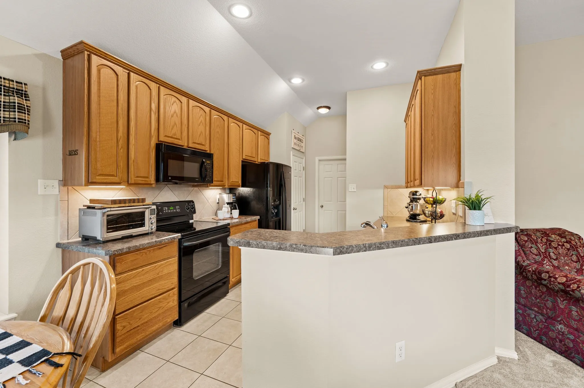 Single Family Residence For Sale in Tarrant County , 829 Sequoia Way, Saginaw, Texas 76131, 3 Bedroom, 2 Bathroom, 3 Garage spaces, 1,604 Sqft, built in 2005, mls#21368991, Real Estate Agent in Saginaw, Homes For Sale in Tarrant county, Homes For Sale in Saginaw, Realtor in Saginaw Texas, Real Estate Brokerage Independent Realty Texas, Luminita Cordes Realtor