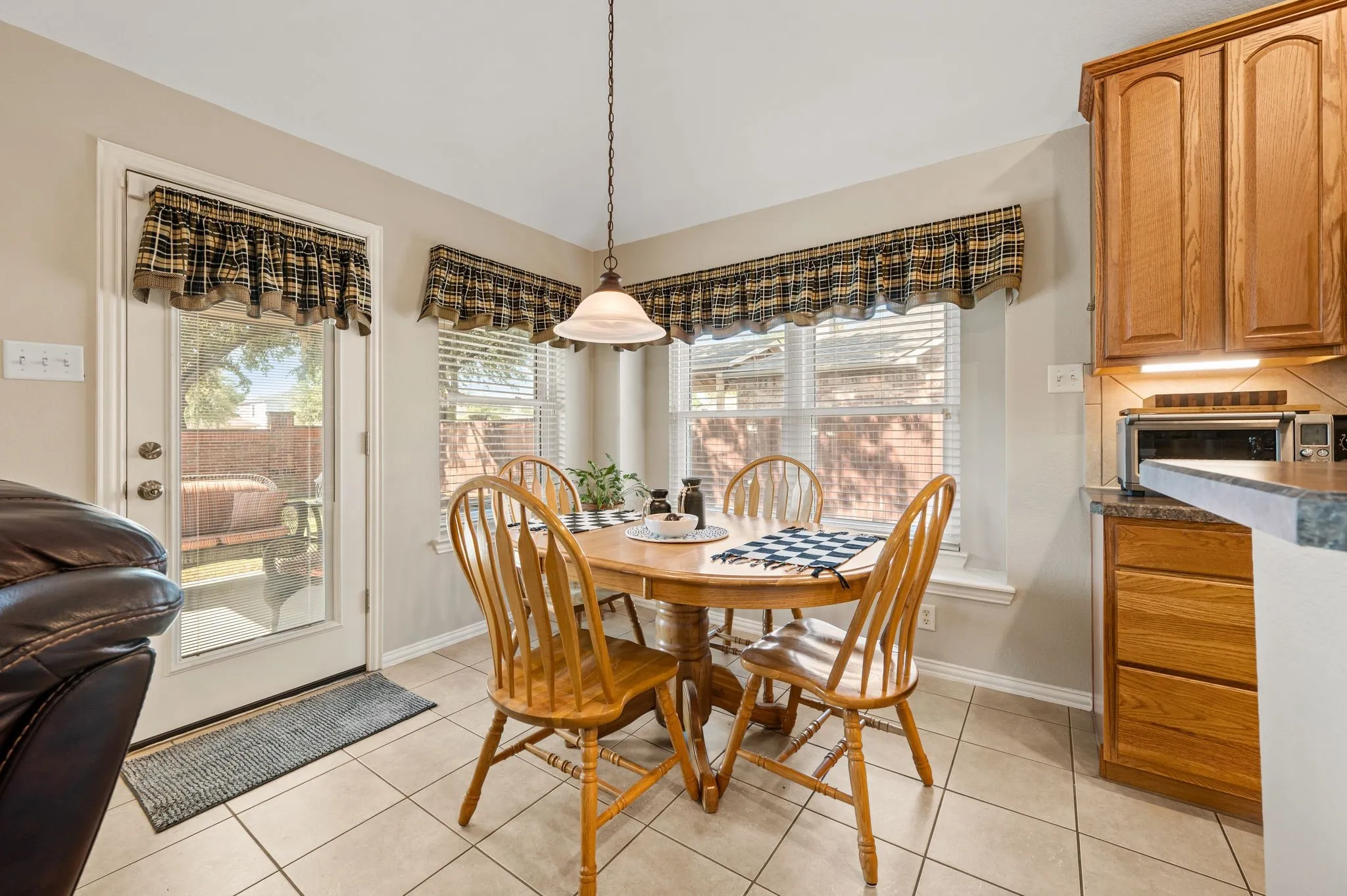 Single Family Residence For Sale in Tarrant County , 829 Sequoia Way, Saginaw, Texas 76131, 3 Bedroom, 2 Bathroom, 3 Garage spaces, 1,604 Sqft, built in 2005, mls#21368991, Real Estate Agent in Saginaw, Homes For Sale in Tarrant county, Homes For Sale in Saginaw, Realtor in Saginaw Texas, Real Estate Brokerage Independent Realty Texas, Luminita Cordes Realtor