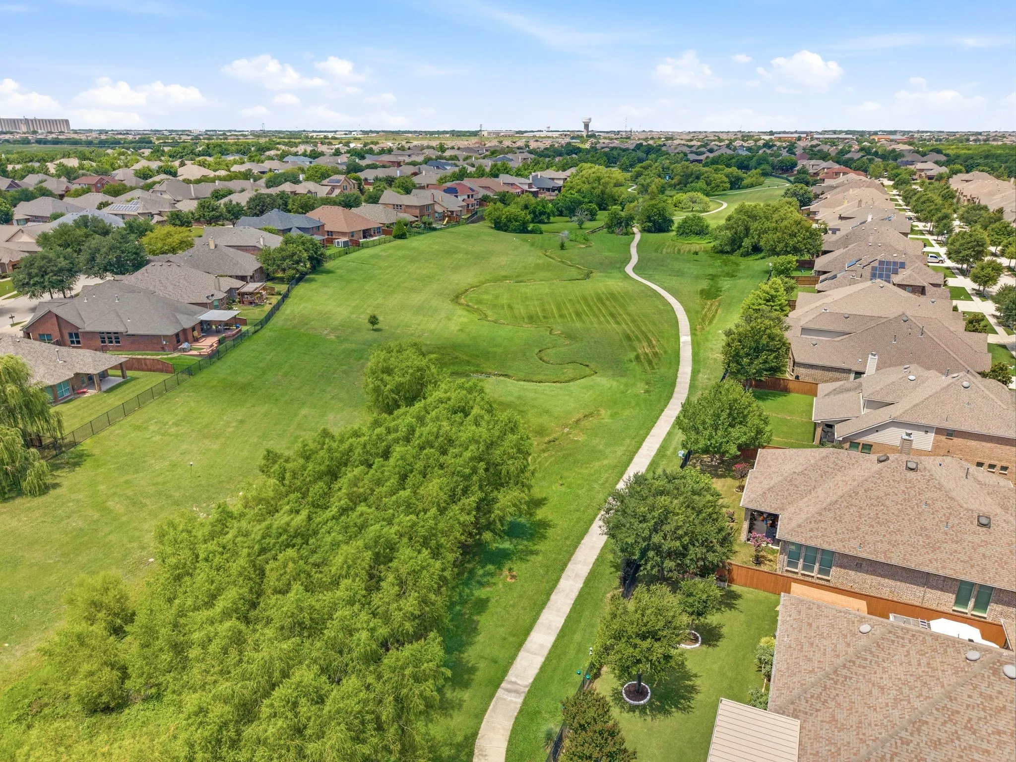 Single Family Residence For Sale in Tarrant County , 829 Sequoia Way, Saginaw, Texas 76131, 3 Bedroom, 2 Bathroom, 3 Garage spaces, 1,604 Sqft, built in 2005, mls#21368991, Real Estate Agent in Saginaw, Homes For Sale in Tarrant county, Homes For Sale in Saginaw, Realtor in Saginaw Texas, Real Estate Brokerage Independent Realty Texas, Luminita Cordes Realtor