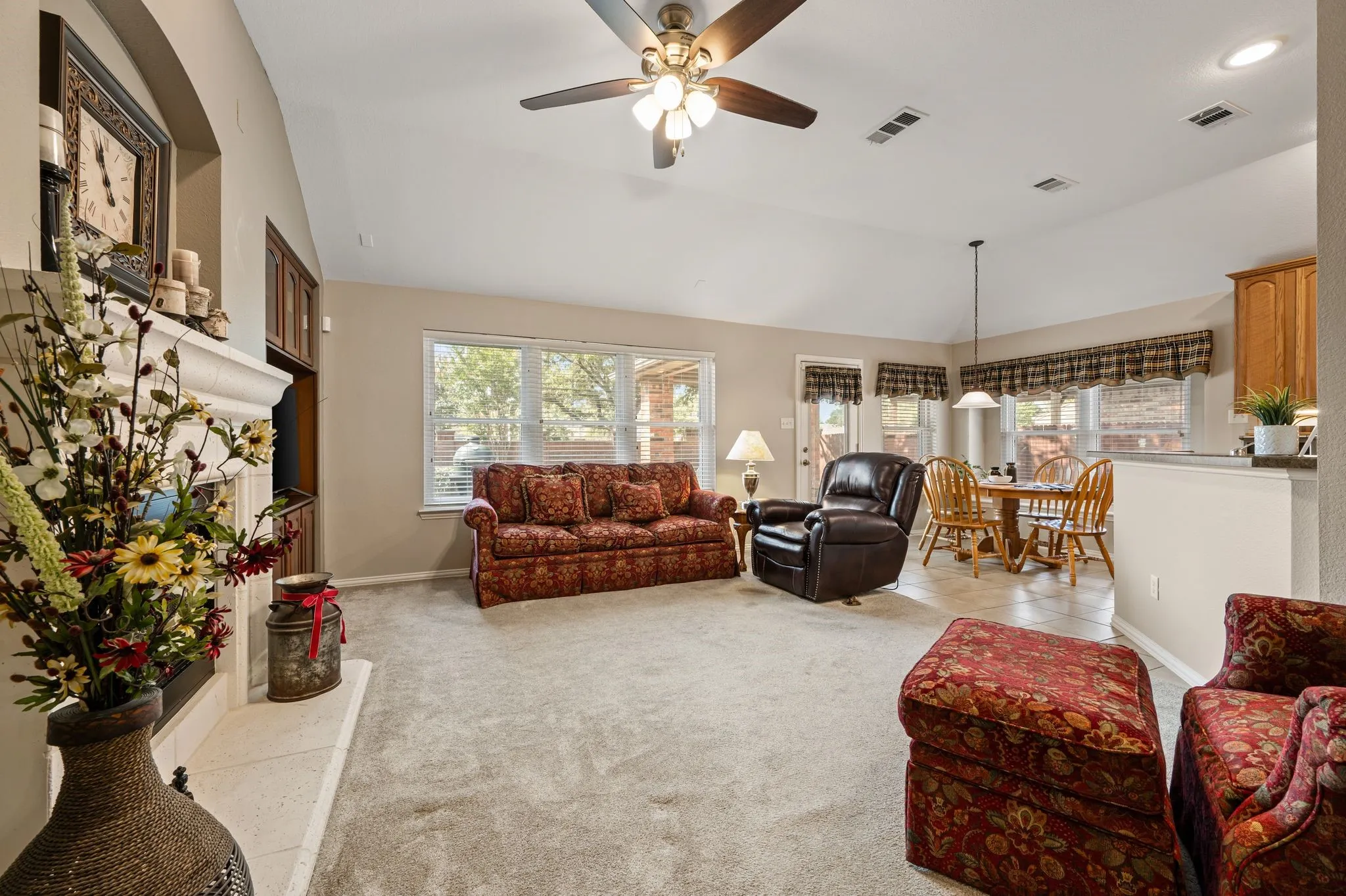 Single Family Residence For Sale in Tarrant County , 829 Sequoia Way, Saginaw, Texas 76131, 3 Bedroom, 2 Bathroom, 3 Garage spaces, 1,604 Sqft, built in 2005, mls#21368991, Real Estate Agent in Saginaw, Homes For Sale in Tarrant county, Homes For Sale in Saginaw, Realtor in Saginaw Texas, Real Estate Brokerage Independent Realty Texas, Luminita Cordes Realtor