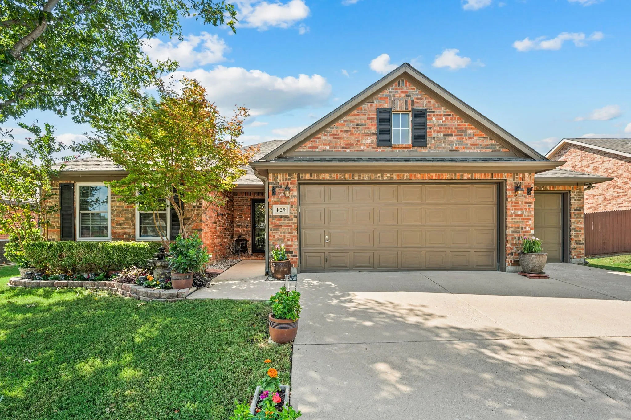 Single Family Residence For Sale in Tarrant County , 829 Sequoia Way, Saginaw, Texas 76131, 3 Bedroom, 2 Bathroom, 3 Garage spaces, 1,604 Sqft, built in 2005, mls#21368991, Real Estate Agent in Saginaw, Homes For Sale in Tarrant county, Homes For Sale in Saginaw, Realtor in Saginaw Texas, Real Estate Brokerage Independent Realty Texas, Luminita Cordes Realtor