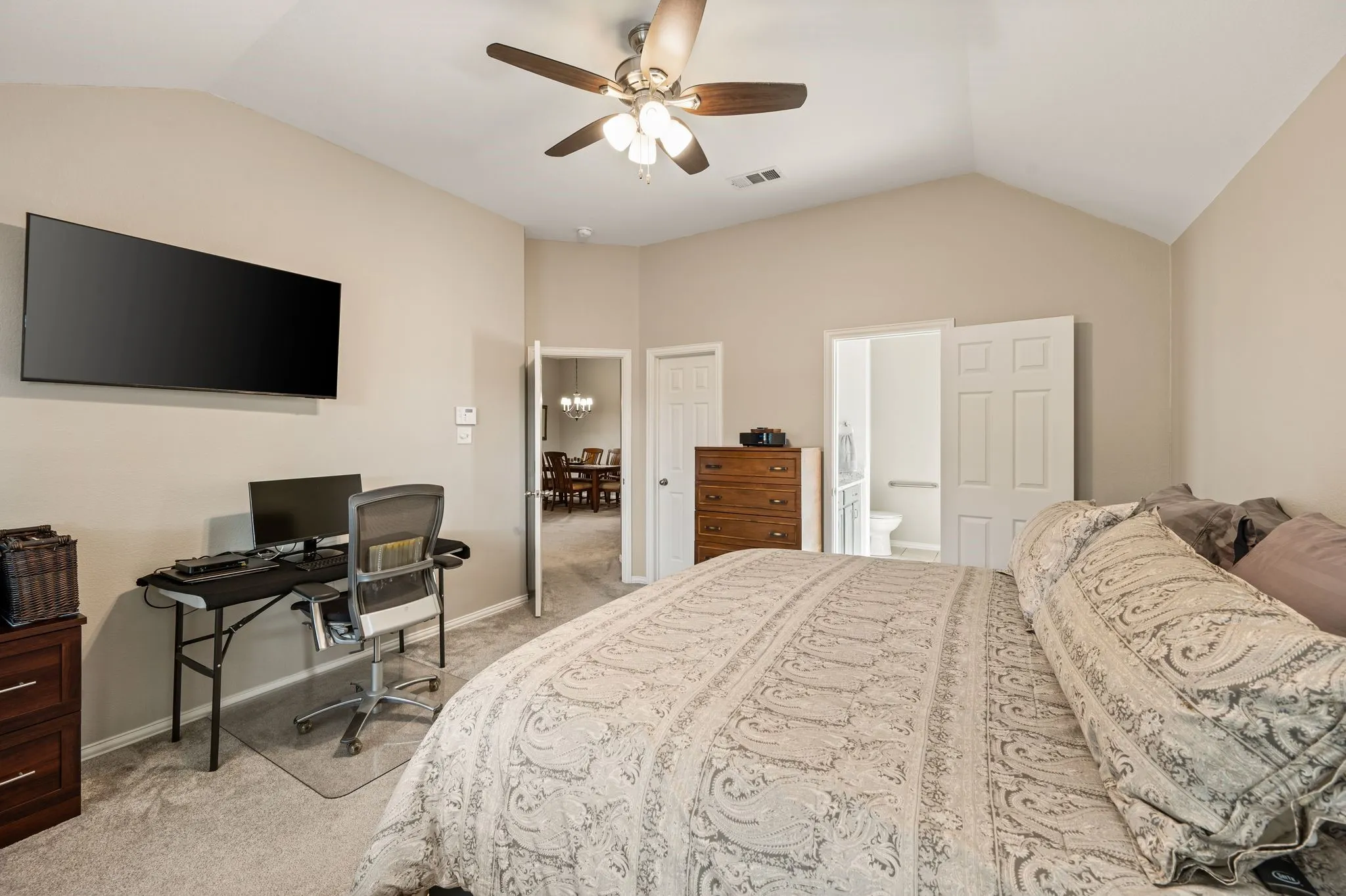 Single Family Residence For Sale in Tarrant County , 829 Sequoia Way, Saginaw, Texas 76131, 3 Bedroom, 2 Bathroom, 3 Garage spaces, 1,604 Sqft, built in 2005, mls#21368991, Real Estate Agent in Saginaw, Homes For Sale in Tarrant county, Homes For Sale in Saginaw, Realtor in Saginaw Texas, Real Estate Brokerage Independent Realty Texas, Luminita Cordes Realtor