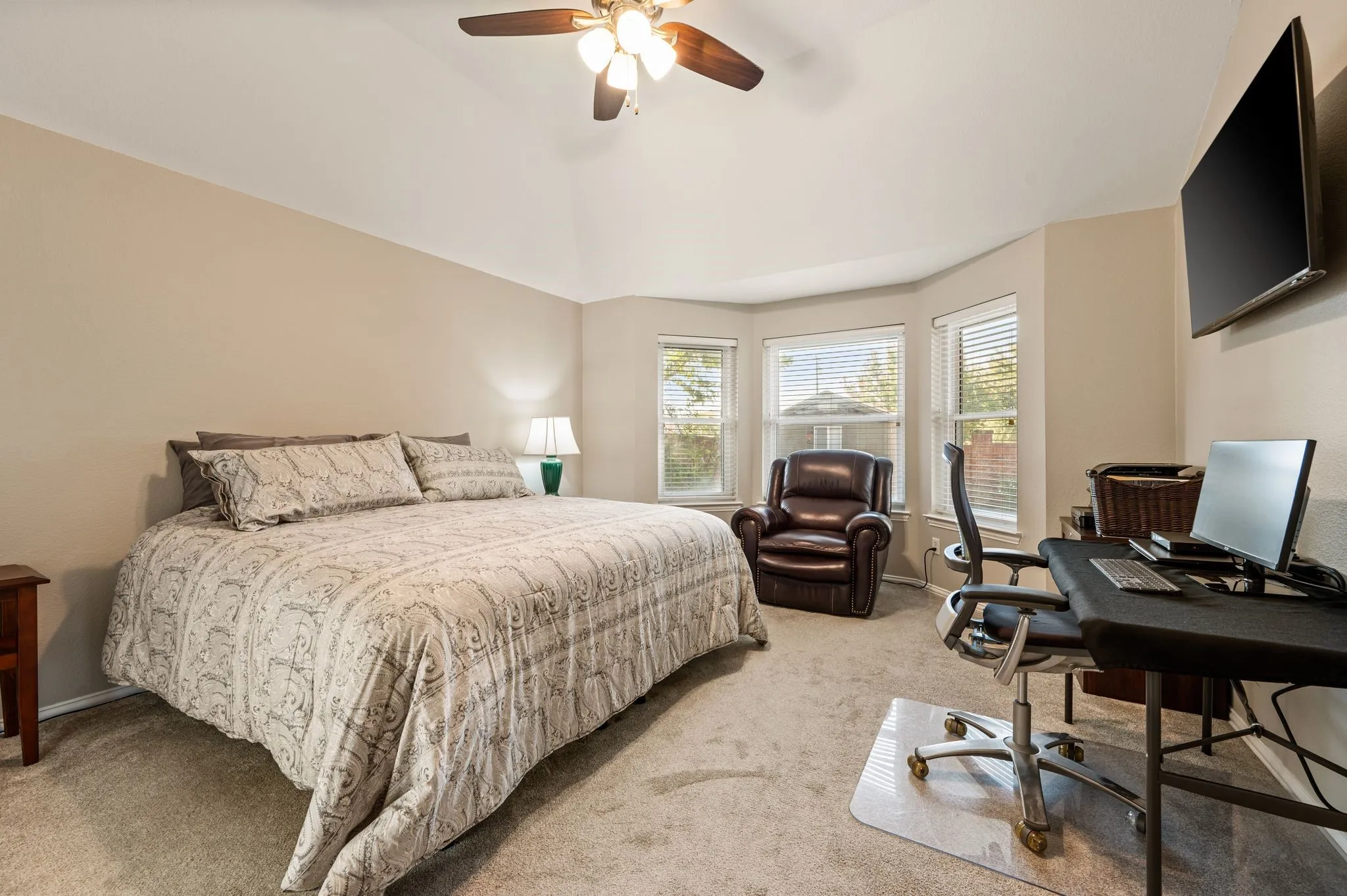 Single Family Residence For Sale in Tarrant County , 829 Sequoia Way, Saginaw, Texas 76131, 3 Bedroom, 2 Bathroom, 3 Garage spaces, 1,604 Sqft, built in 2005, mls#21368991, Real Estate Agent in Saginaw, Homes For Sale in Tarrant county, Homes For Sale in Saginaw, Realtor in Saginaw Texas, Real Estate Brokerage Independent Realty Texas, Luminita Cordes Realtor
