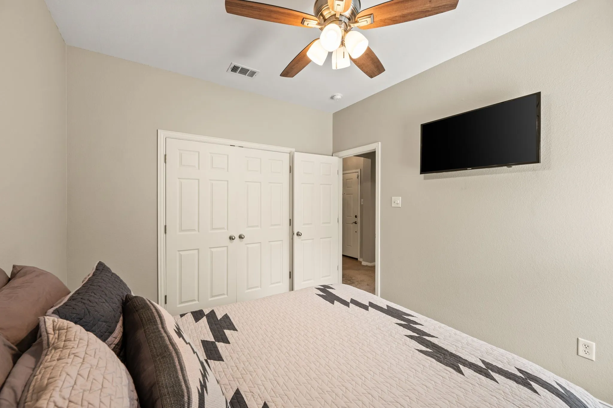 Single Family Residence For Sale in Tarrant County , 829 Sequoia Way, Saginaw, Texas 76131, 3 Bedroom, 2 Bathroom, 3 Garage spaces, 1,604 Sqft, built in 2005, mls#21368991, Real Estate Agent in Saginaw, Homes For Sale in Tarrant county, Homes For Sale in Saginaw, Realtor in Saginaw Texas, Real Estate Brokerage Independent Realty Texas, Luminita Cordes Realtor
