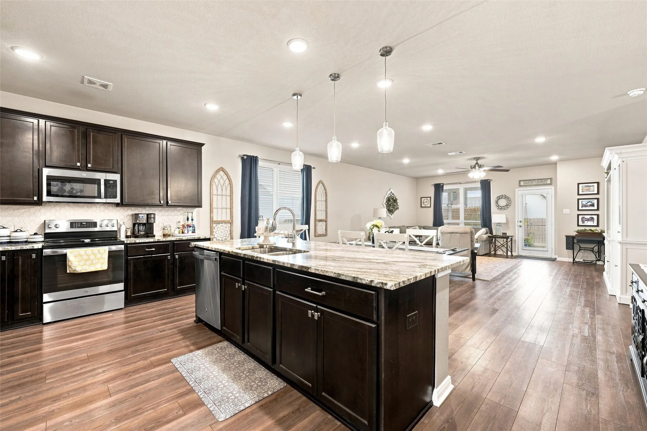 Single Family Residence For Sale in Mc Lennan County , 11401 Solar Street, Lorena, Texas 76655, 3 Bedroom, 2 Bathroom, 2 Garage spaces, 1,878 Sqft, built in 2022, mls#21371657, Real Estate Agent in Lorena, Homes For Sale in Mc Lennan county, Homes For Sale in Lorena, Realtor in Lorena Texas, Real Estate Brokerage Independent Realty Texas, Luminita Cordes Realtor