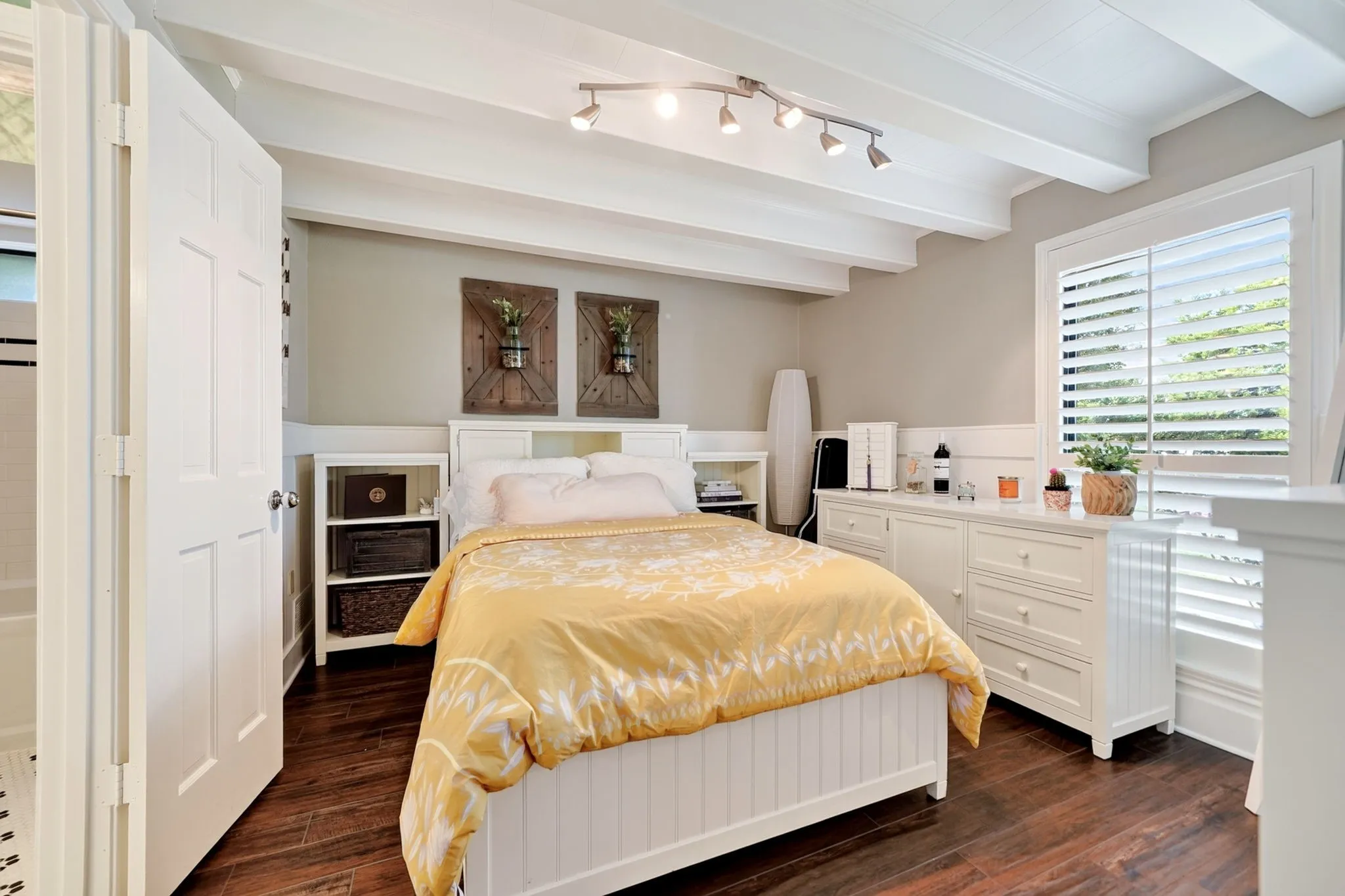 Single Family Residence For Sale in Rockwall County , 9 Pintail Point, Heath, Texas 75032, 3 Bedroom, 2 Bathroom, 2 Garage spaces, 2,559 Sqft, built in 1978, mls#21370550, Real Estate Agent in Heath, Homes For Sale in Rockwall county, Homes For Sale in Heath, Realtor in Heath Texas, Real Estate Brokerage Independent Realty Texas, Luminita Cordes Realtor