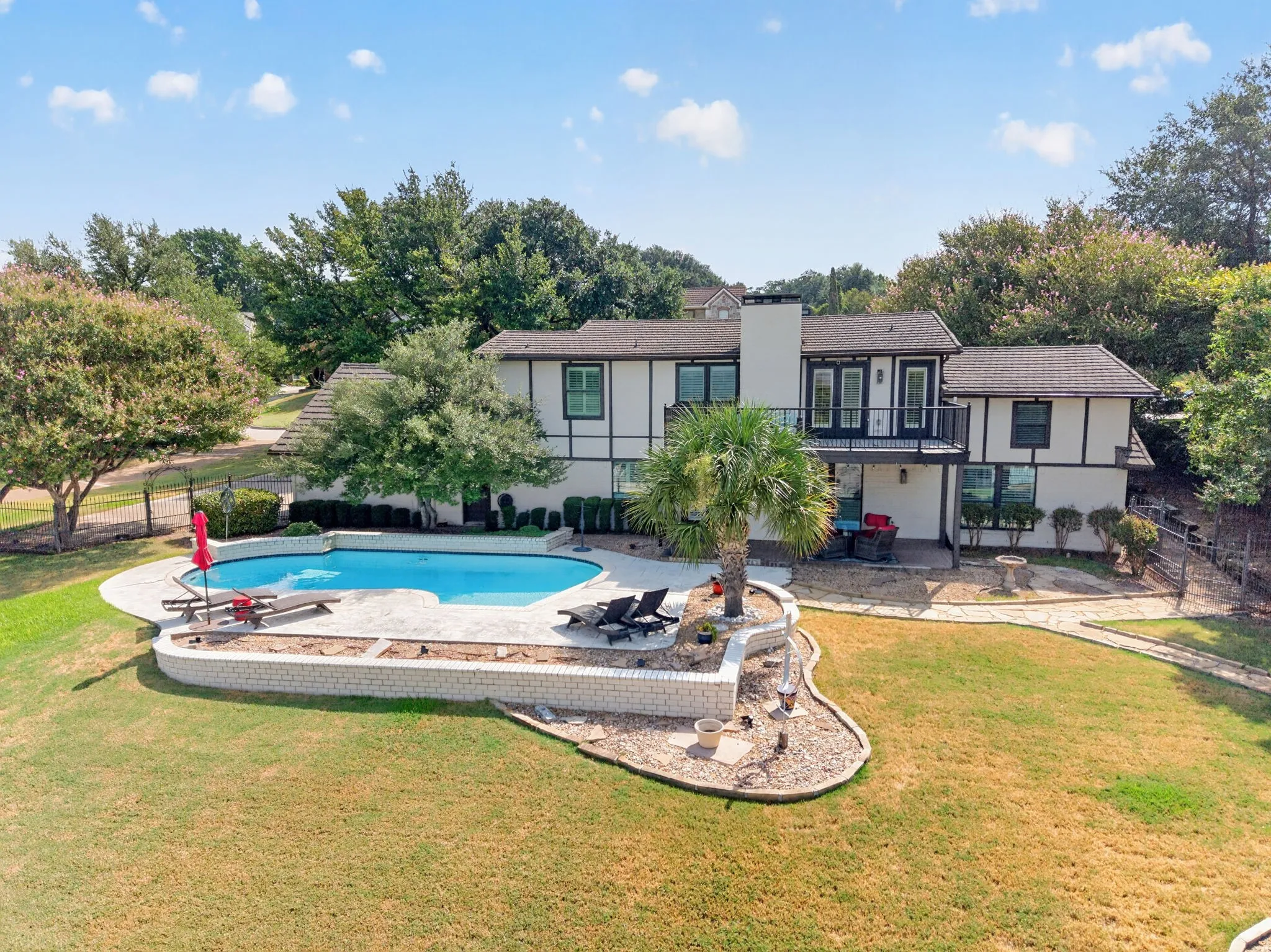 Single Family Residence For Sale in Rockwall County , 9 Pintail Point, Heath, Texas 75032, 3 Bedroom, 2 Bathroom, 2 Garage spaces, 2,559 Sqft, built in 1978, mls#21370550, Real Estate Agent in Heath, Homes For Sale in Rockwall county, Homes For Sale in Heath, Realtor in Heath Texas, Real Estate Brokerage Independent Realty Texas, Luminita Cordes Realtor