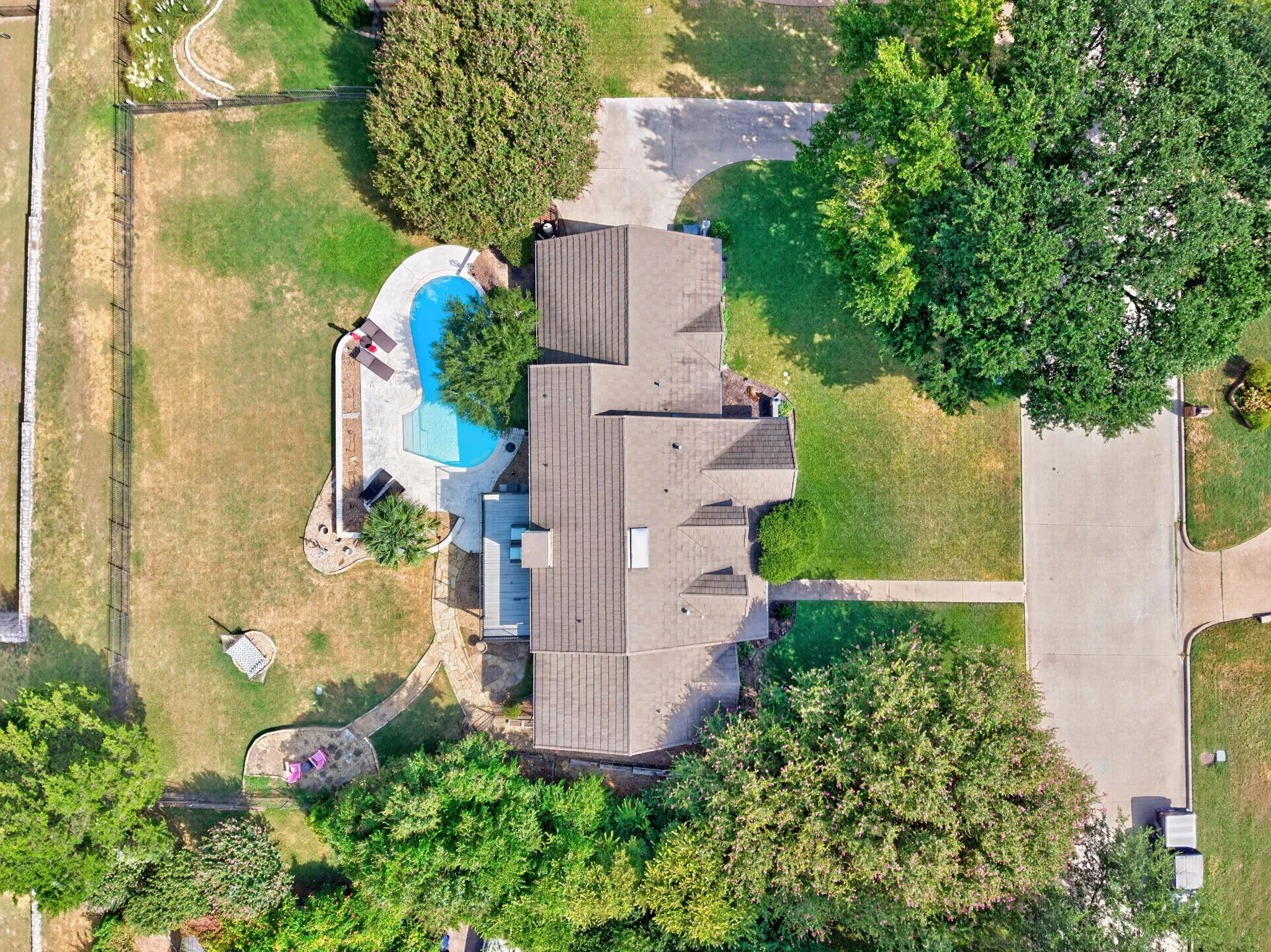 Single Family Residence For Sale in Rockwall County , 9 Pintail Point, Heath, Texas 75032, 3 Bedroom, 2 Bathroom, 2 Garage spaces, 2,559 Sqft, built in 1978, mls#21370550, Real Estate Agent in Heath, Homes For Sale in Rockwall county, Homes For Sale in Heath, Realtor in Heath Texas, Real Estate Brokerage Independent Realty Texas, Luminita Cordes Realtor