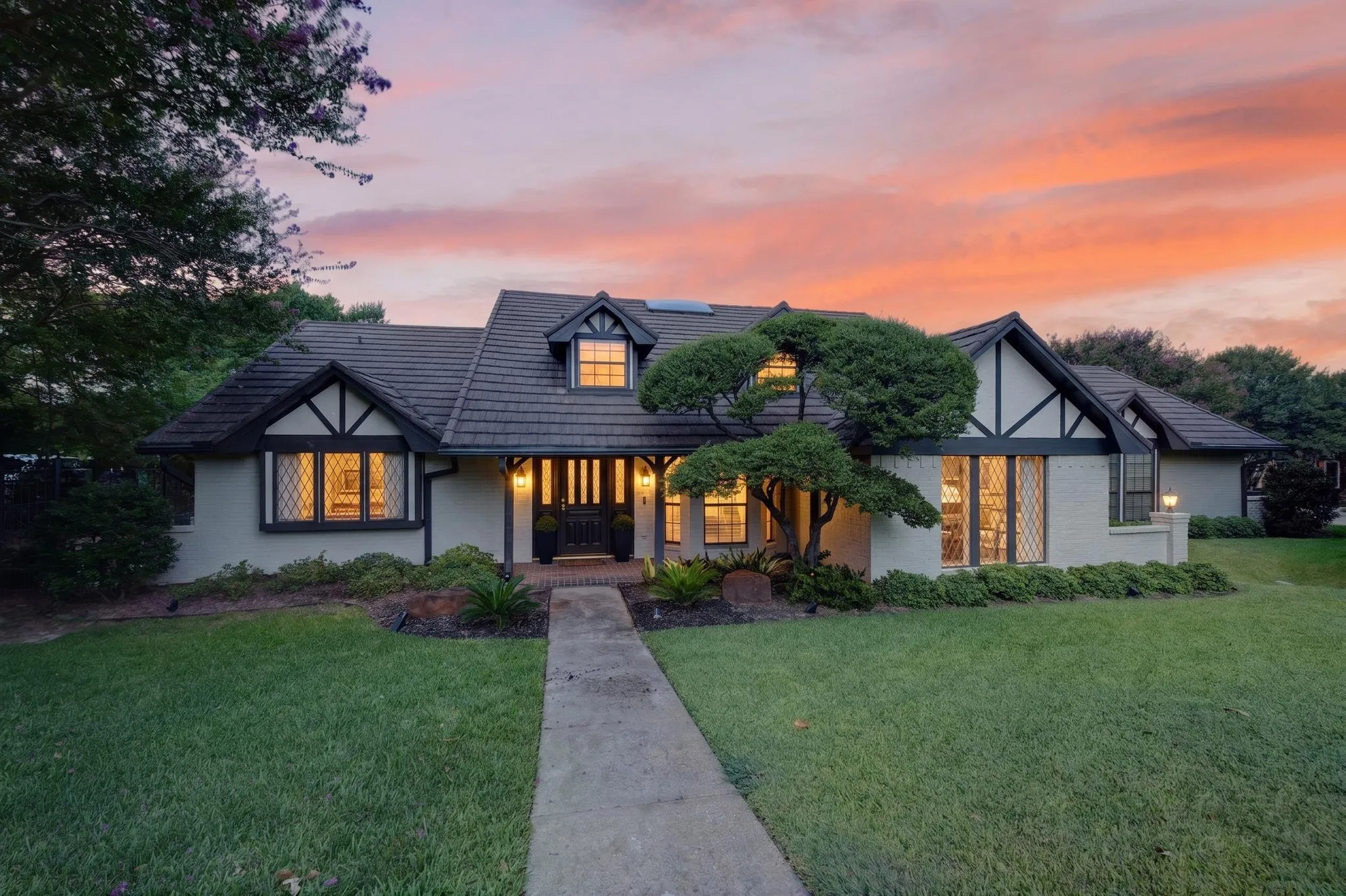 Single Family Residence For Sale in Rockwall County , 9 Pintail Point, Heath, Texas 75032, 3 Bedroom, 2 Bathroom, 2 Garage spaces, 2,559 Sqft, built in 1978, mls#21370550, Real Estate Agent in Heath, Homes For Sale in Rockwall county, Homes For Sale in Heath, Realtor in Heath Texas, Real Estate Brokerage Independent Realty Texas, Luminita Cordes Realtor