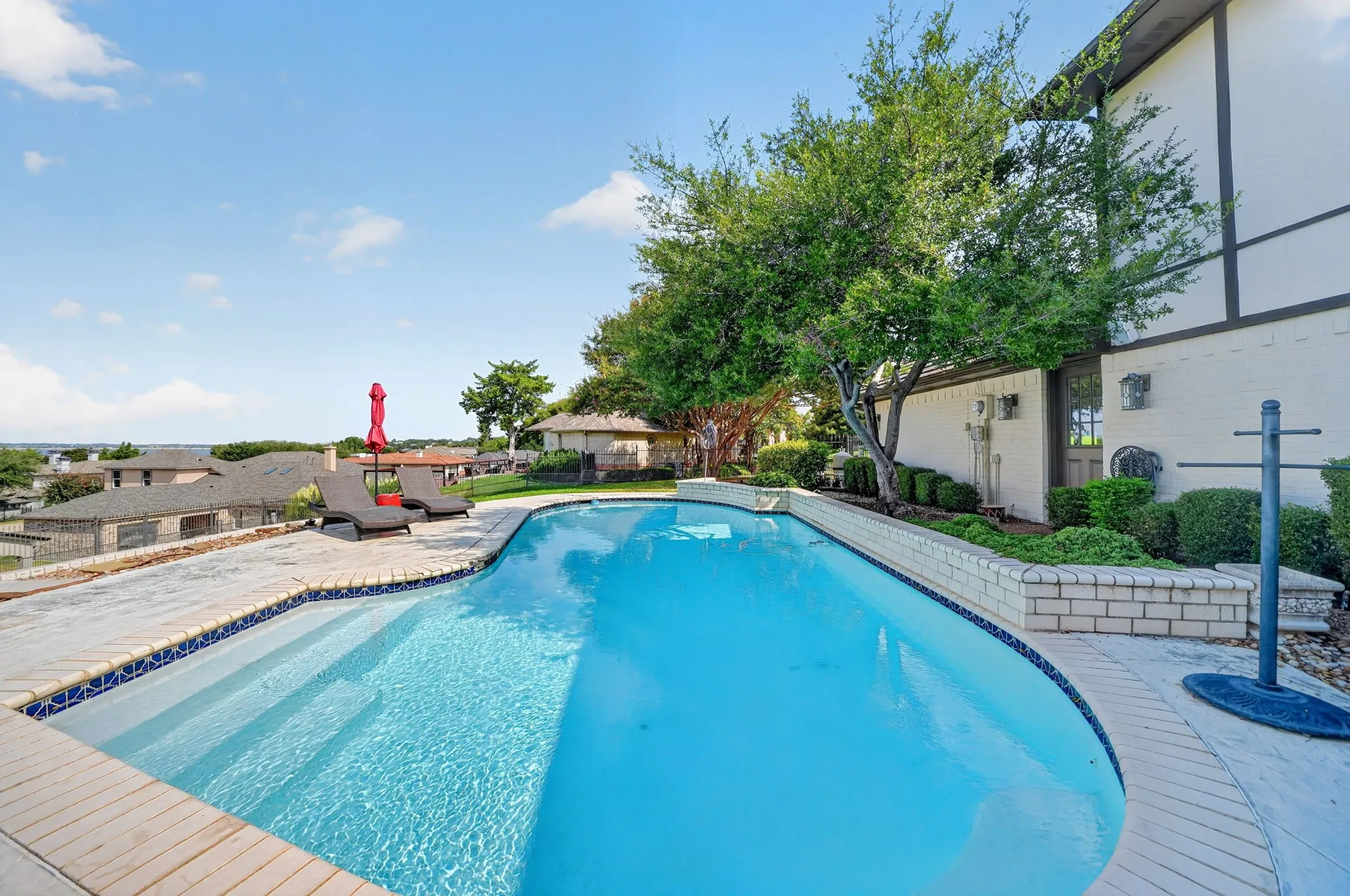 Single Family Residence For Sale in Rockwall County , 9 Pintail Point, Heath, Texas 75032, 3 Bedroom, 2 Bathroom, 2 Garage spaces, 2,559 Sqft, built in 1978, mls#21370550, Real Estate Agent in Heath, Homes For Sale in Rockwall county, Homes For Sale in Heath, Realtor in Heath Texas, Real Estate Brokerage Independent Realty Texas, Luminita Cordes Realtor