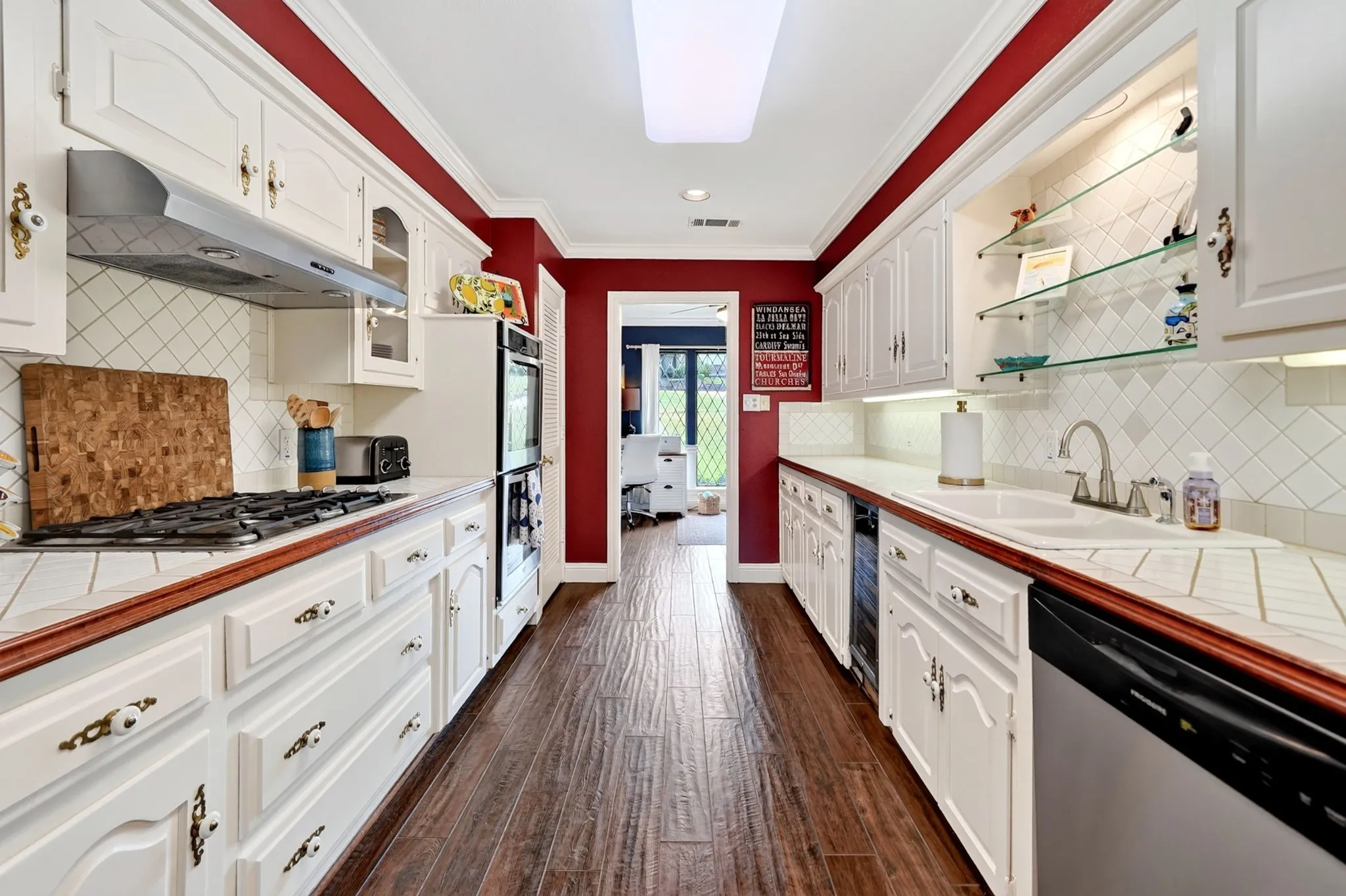 Single Family Residence For Sale in Rockwall County , 9 Pintail Point, Heath, Texas 75032, 3 Bedroom, 2 Bathroom, 2 Garage spaces, 2,559 Sqft, built in 1978, mls#21370550, Real Estate Agent in Heath, Homes For Sale in Rockwall county, Homes For Sale in Heath, Realtor in Heath Texas, Real Estate Brokerage Independent Realty Texas, Luminita Cordes Realtor