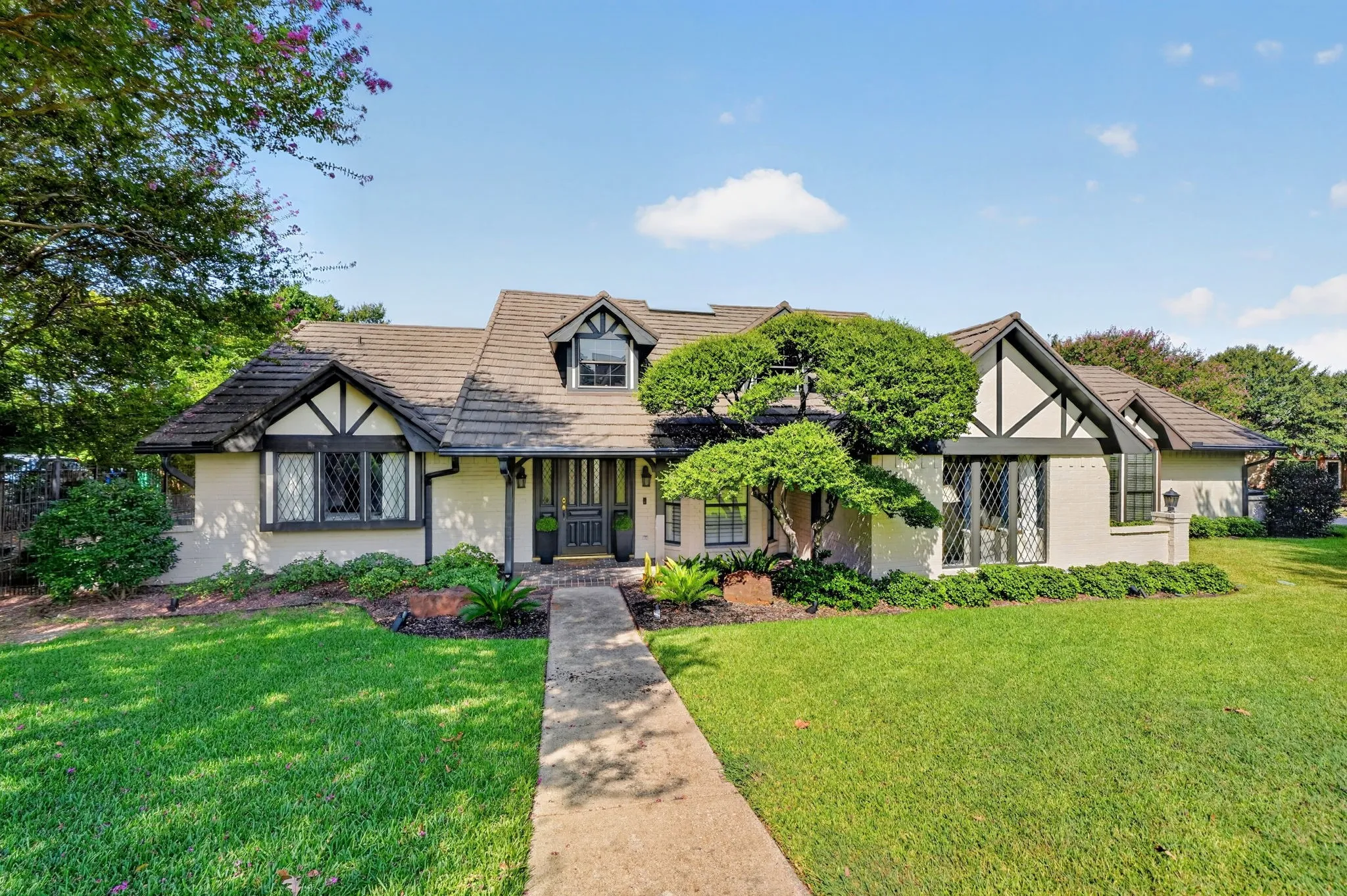 Single Family Residence For Sale in Rockwall County , 9 Pintail Point, Heath, Texas 75032, 3 Bedroom, 2 Bathroom, 2 Garage spaces, 2,559 Sqft, built in 1978, mls#21370550, Real Estate Agent in Heath, Homes For Sale in Rockwall county, Homes For Sale in Heath, Realtor in Heath Texas, Real Estate Brokerage Independent Realty Texas, Luminita Cordes Realtor