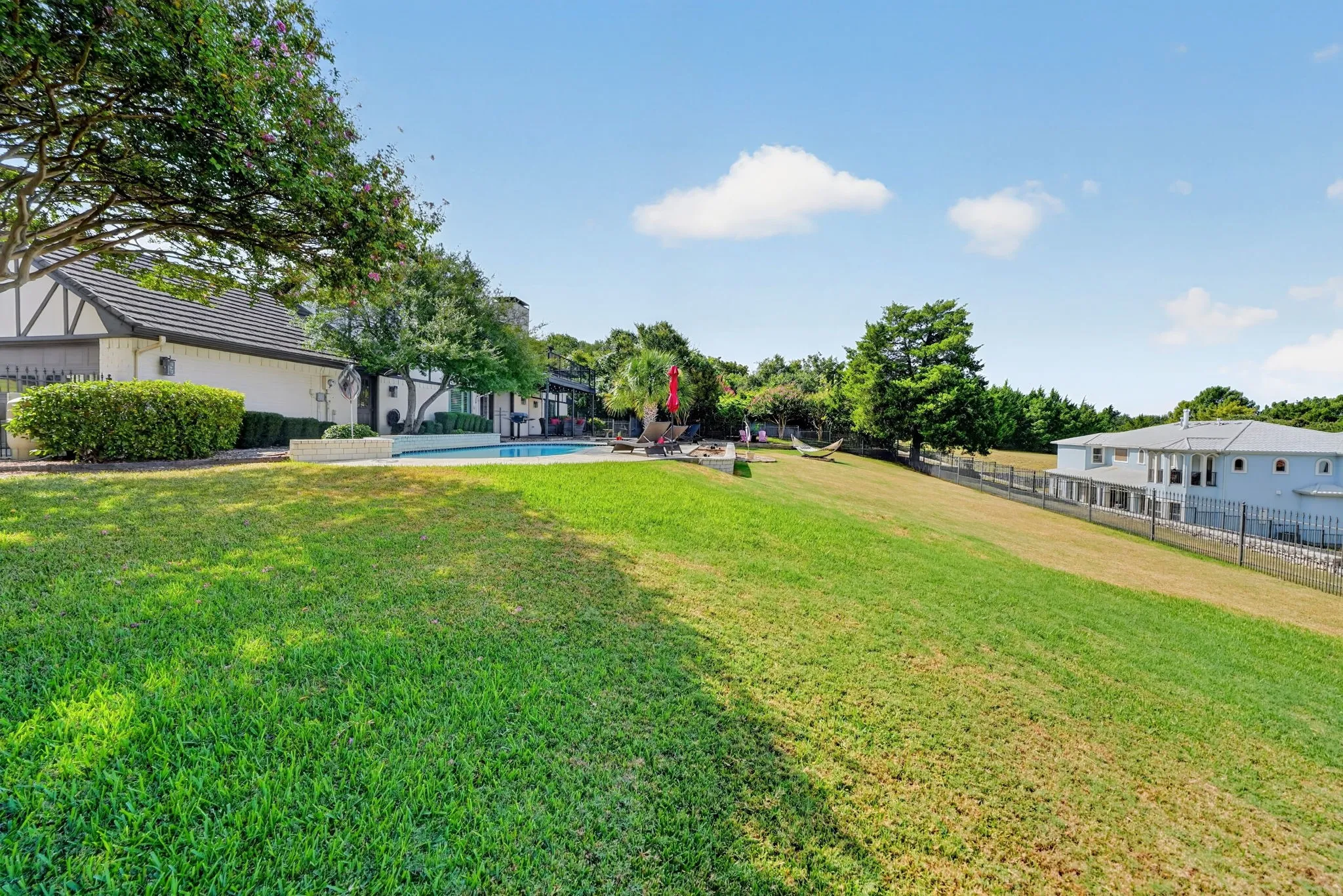 Single Family Residence For Sale in Rockwall County , 9 Pintail Point, Heath, Texas 75032, 3 Bedroom, 2 Bathroom, 2 Garage spaces, 2,559 Sqft, built in 1978, mls#21370550, Real Estate Agent in Heath, Homes For Sale in Rockwall county, Homes For Sale in Heath, Realtor in Heath Texas, Real Estate Brokerage Independent Realty Texas, Luminita Cordes Realtor