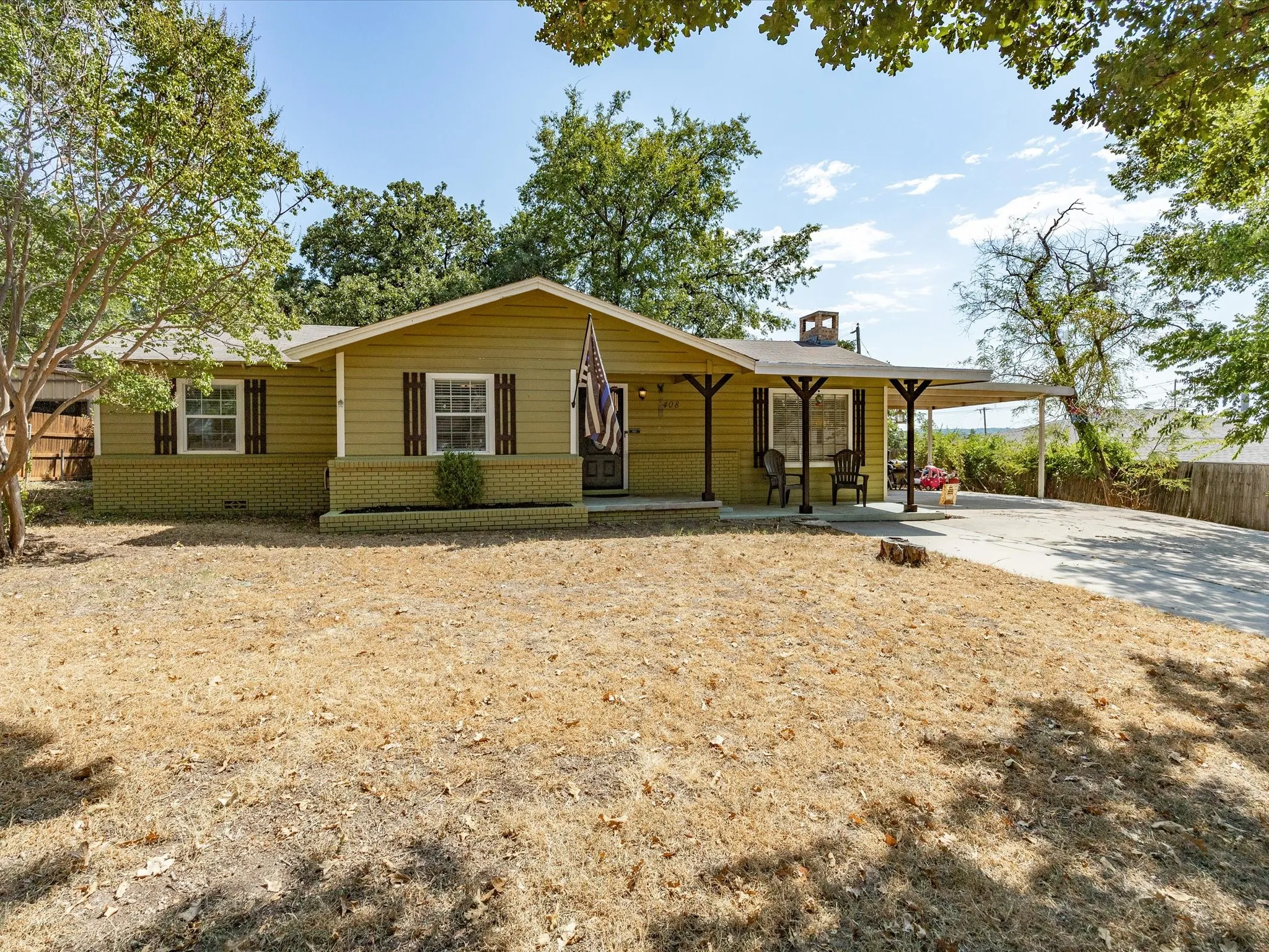 Ranch-style residence featuring siding exterior, an extended covered front porch, and a dedicated carport