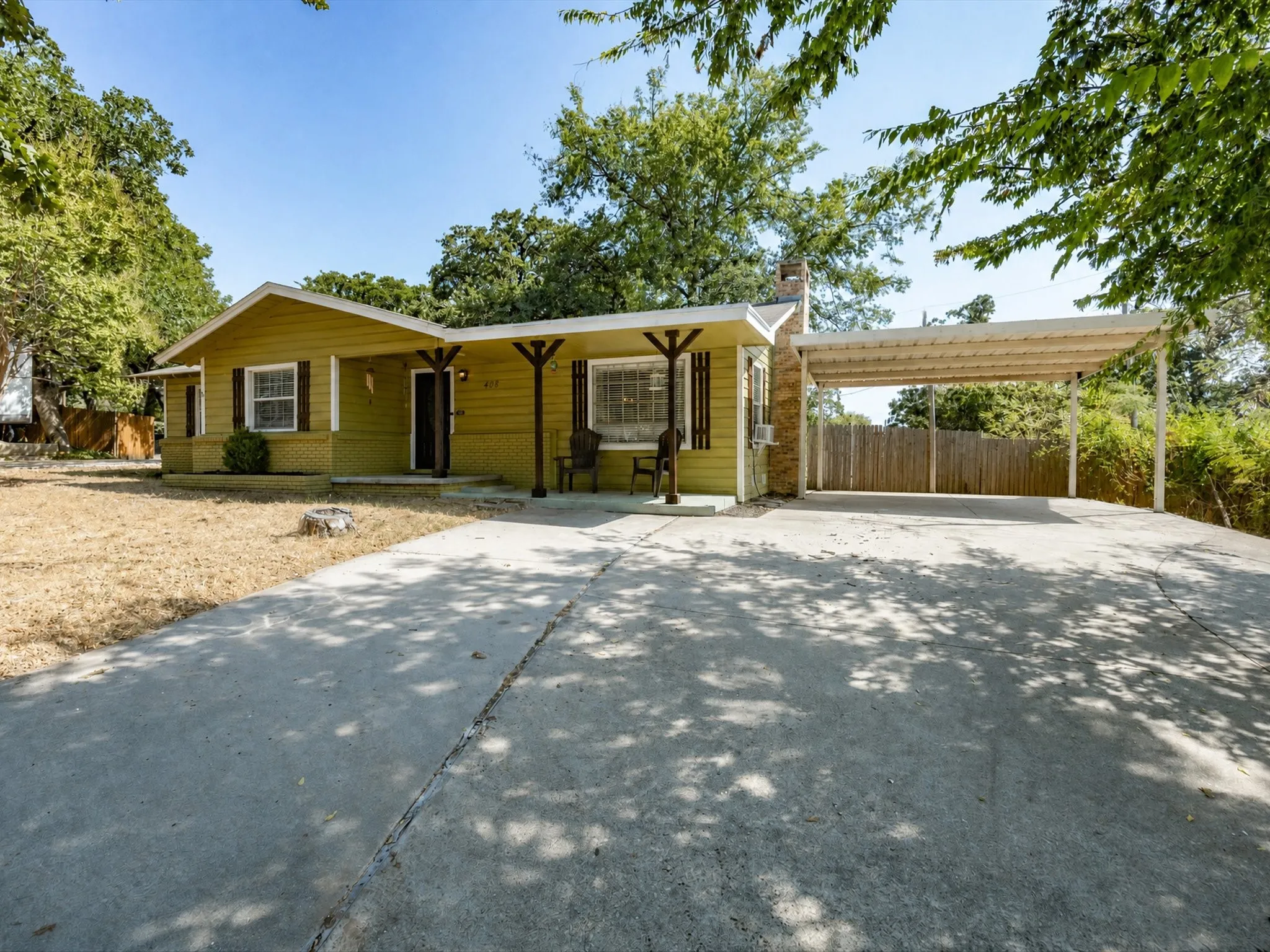 Single Family Residence For Sale in Tarrant County , 408 Inwood Road, Azle, Texas 76020, 3 Bedroom, 3 Bathroom, Garage spaces, 1,668 Sqft, built in 1957, mls#21371649, Real Estate Agent in Azle, Homes For Sale in Tarrant county, Homes For Sale in Azle, Realtor in Azle Texas, Real Estate Brokerage Independent Realty Texas, Luminita Cordes Realtor