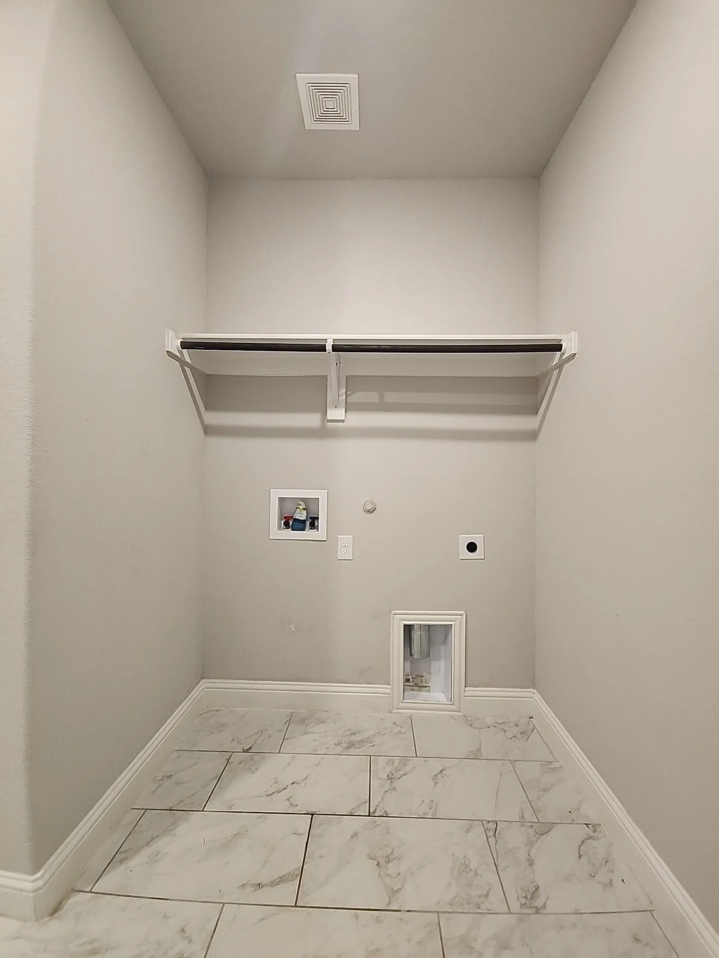 Single Family Residence For Sale in Denton County , 900 Superbloom Avenue, Justin, Texas 76247, 4 Bedroom, 4 Bathroom, 2 Garage spaces, 3,429 Sqft, built in 2023, mls#21371652, Real Estate Agent in Justin, Homes For Sale in Denton county, Homes For Sale in Justin, Realtor in Justin Texas, Real Estate Brokerage Independent Realty Texas, Luminita Cordes Realtor