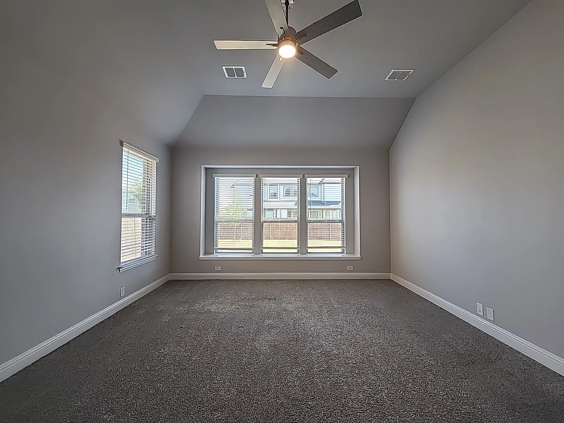 Single Family Residence For Sale in Denton County , 900 Superbloom Avenue, Justin, Texas 76247, 4 Bedroom, 4 Bathroom, 2 Garage spaces, 3,429 Sqft, built in 2023, mls#21371652, Real Estate Agent in Justin, Homes For Sale in Denton county, Homes For Sale in Justin, Realtor in Justin Texas, Real Estate Brokerage Independent Realty Texas, Luminita Cordes Realtor