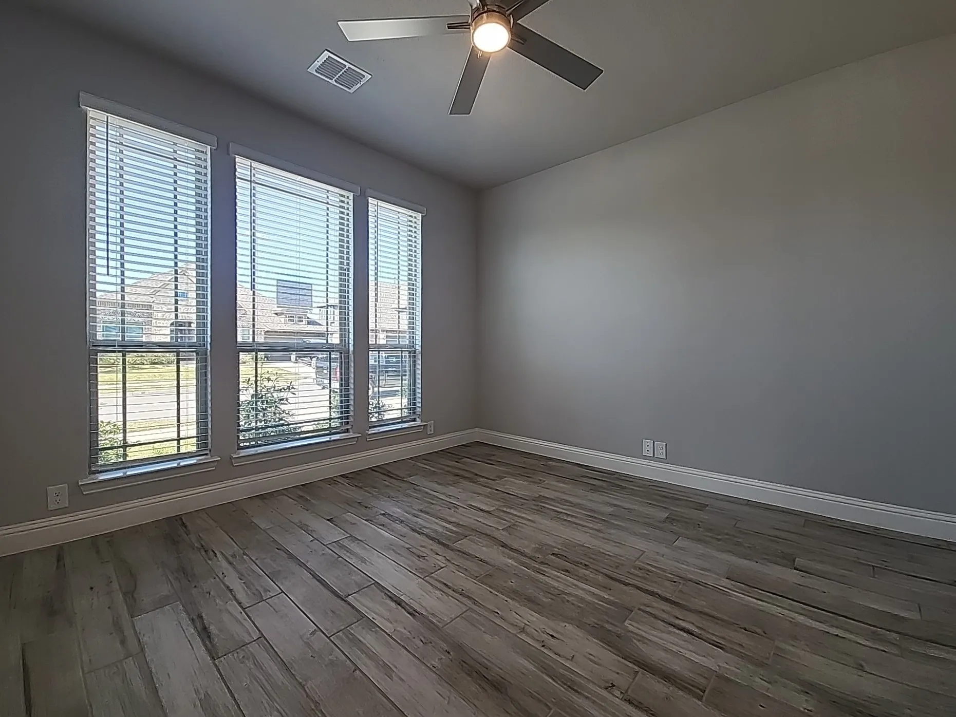 Single Family Residence For Sale in Denton County , 900 Superbloom Avenue, Justin, Texas 76247, 4 Bedroom, 4 Bathroom, 2 Garage spaces, 3,429 Sqft, built in 2023, mls#21371652, Real Estate Agent in Justin, Homes For Sale in Denton county, Homes For Sale in Justin, Realtor in Justin Texas, Real Estate Brokerage Independent Realty Texas, Luminita Cordes Realtor