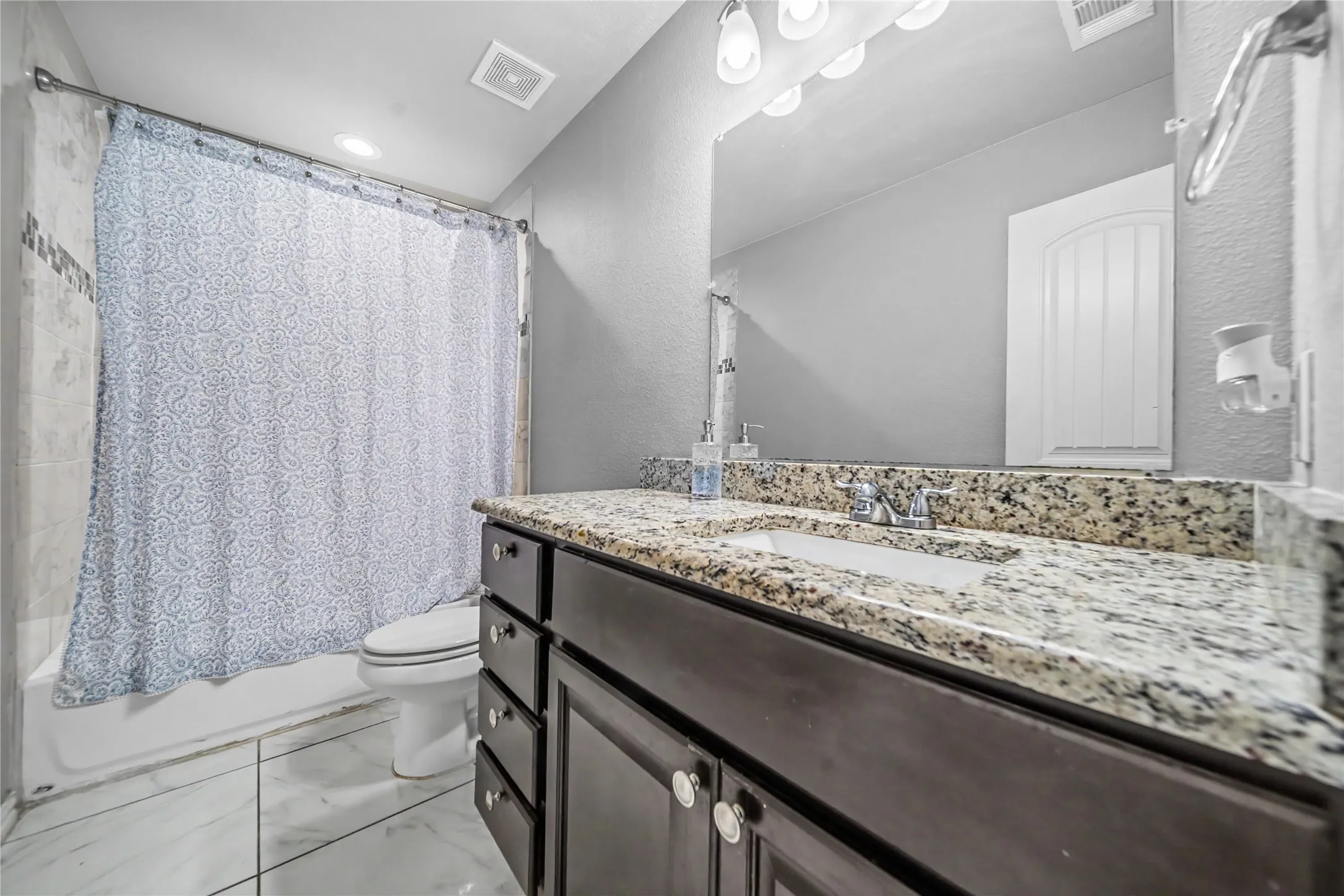 Single Family Residence For Rent in Dallas County , 2433 56th Street, Dallas, Texas 75241, 4 Bedroom, 2 Bathroom, 2 Garage spaces, 1,505 Sqft, built in 2018, mls#21369231, Real Estate Agent in Dallas, Homes For Rent in Dallas county, Homes For Rent in Dallas, Realtor in Dallas Texas, Real Estate Brokerage Independent Realty Texas, Luminita Cordes Realtor