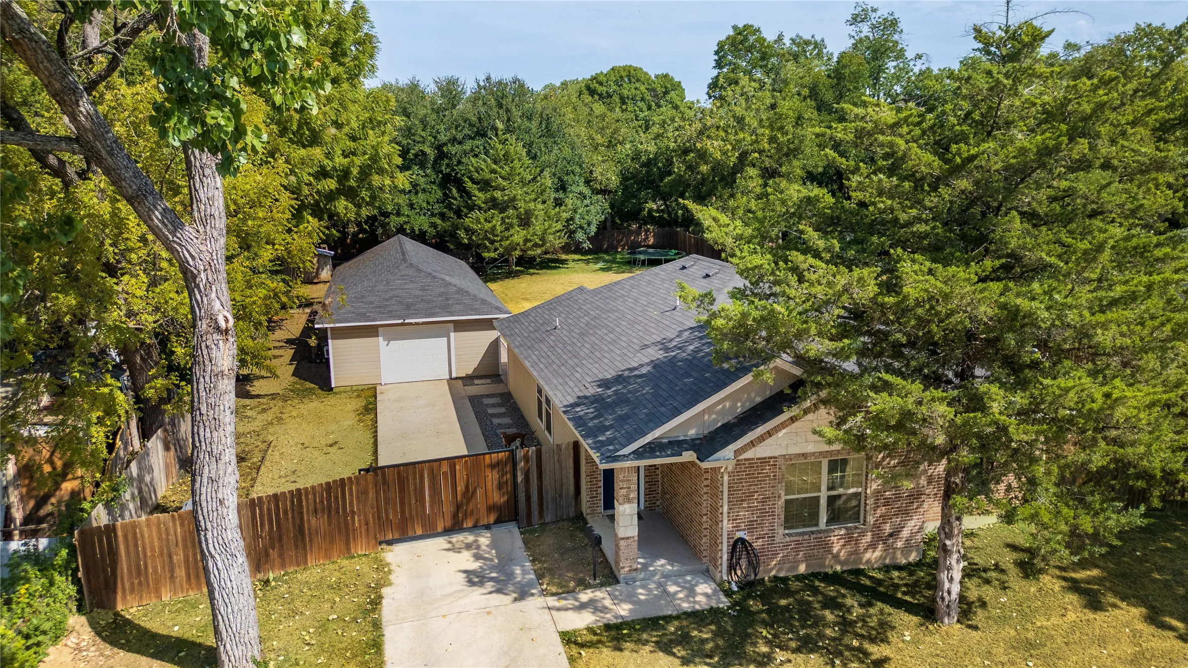 Single Family Residence For Rent in Dallas County , 2433 56th Street, Dallas, Texas 75241, 4 Bedroom, 2 Bathroom, 2 Garage spaces, 1,505 Sqft, built in 2018, mls#21369231, Real Estate Agent in Dallas, Homes For Rent in Dallas county, Homes For Rent in Dallas, Realtor in Dallas Texas, Real Estate Brokerage Independent Realty Texas, Luminita Cordes Realtor