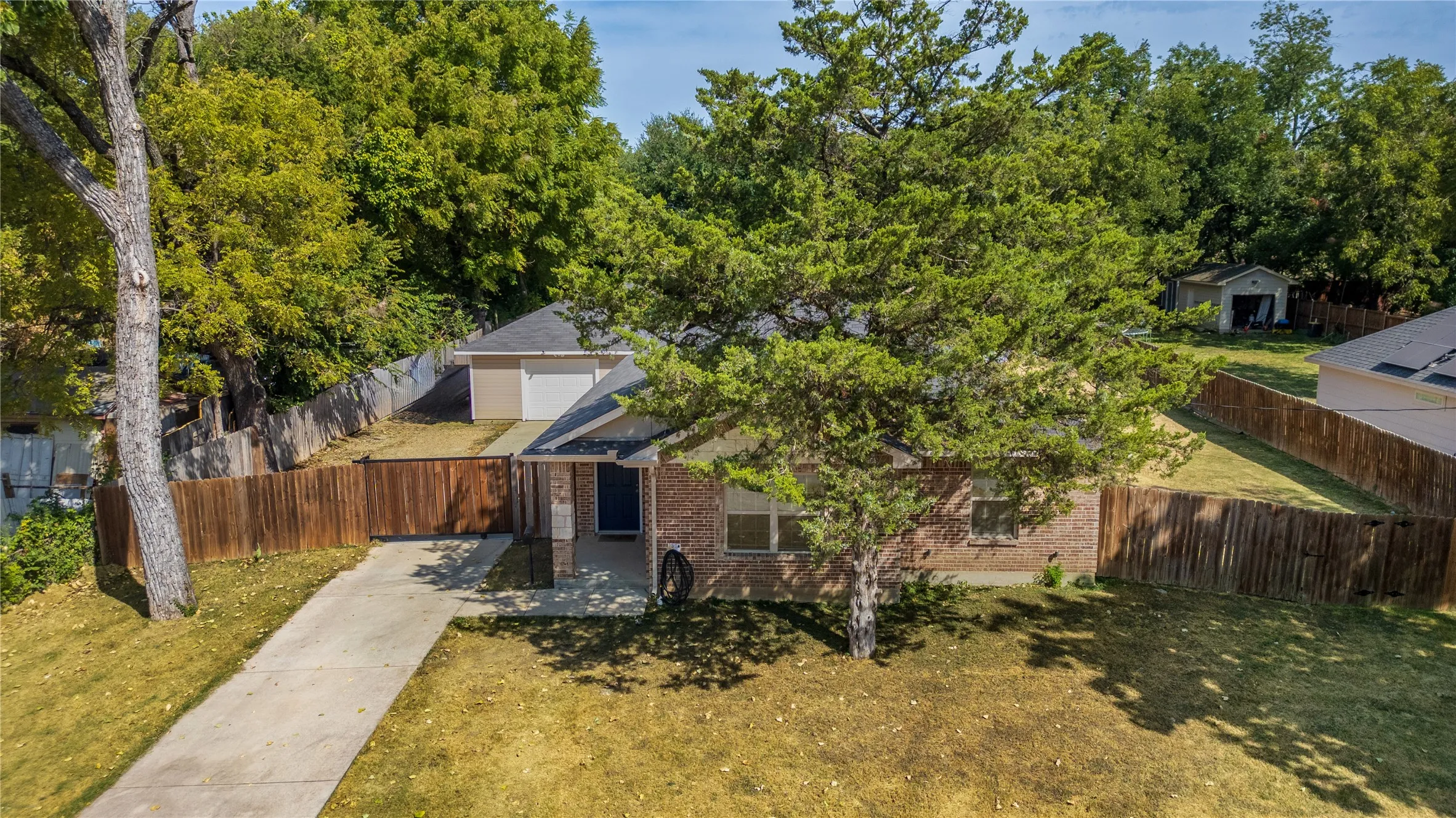 Single Family Residence For Rent in Dallas County , 2433 56th Street, Dallas, Texas 75241, 4 Bedroom, 2 Bathroom, 2 Garage spaces, 1,505 Sqft, built in 2018, mls#21369231, Real Estate Agent in Dallas, Homes For Rent in Dallas county, Homes For Rent in Dallas, Realtor in Dallas Texas, Real Estate Brokerage Independent Realty Texas, Luminita Cordes Realtor