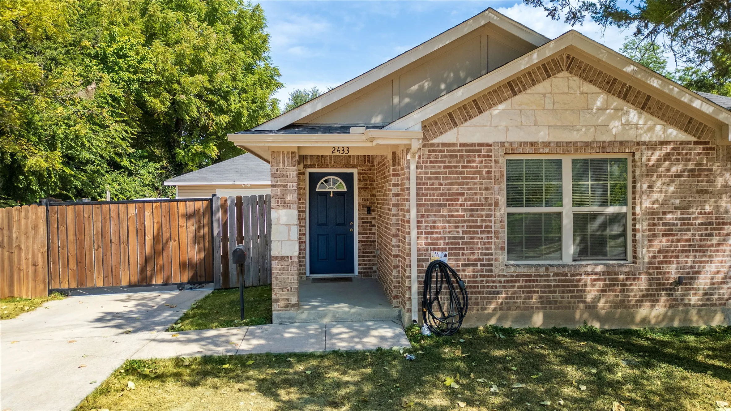 Single Family Residence For Rent in Dallas County , 2433 56th Street, Dallas, Texas 75241, 4 Bedroom, 2 Bathroom, 2 Garage spaces, 1,505 Sqft, built in 2018, mls#21369231, Real Estate Agent in Dallas, Homes For Rent in Dallas county, Homes For Rent in Dallas, Realtor in Dallas Texas, Real Estate Brokerage Independent Realty Texas, Luminita Cordes Realtor