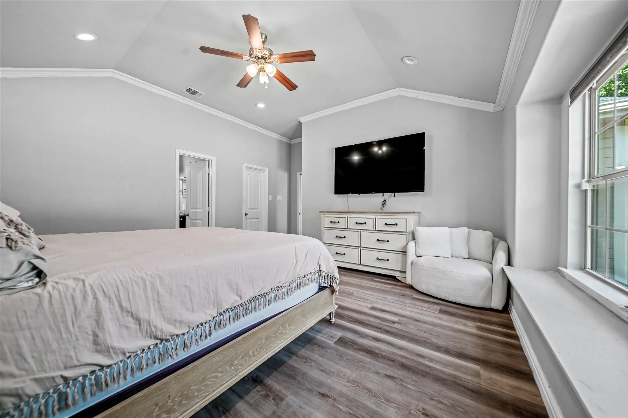 Single Family Residence For Rent in Dallas County , 2433 56th Street, Dallas, Texas 75241, 4 Bedroom, 2 Bathroom, 2 Garage spaces, 1,505 Sqft, built in 2018, mls#21369231, Real Estate Agent in Dallas, Homes For Rent in Dallas county, Homes For Rent in Dallas, Realtor in Dallas Texas, Real Estate Brokerage Independent Realty Texas, Luminita Cordes Realtor