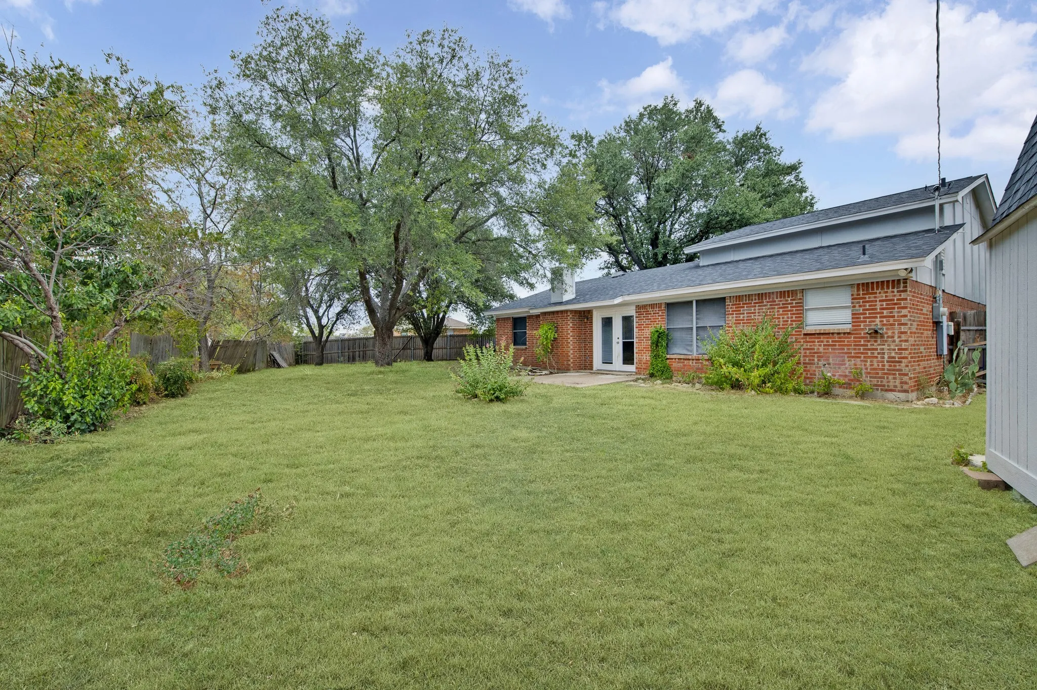 Single Family Residence For Sale in Tarrant County , 6401 Greenfield Court, Watauga, Texas 76148, 3 Bedroom, 2 Bathroom, 2 Garage spaces, 1,534 Sqft, built in 1983, mls#21370979, Real Estate Agent in Watauga, Homes For Sale in Tarrant county, Homes For Sale in Watauga, Realtor in Watauga Texas, Real Estate Brokerage Independent Realty Texas, Luminita Cordes Realtor