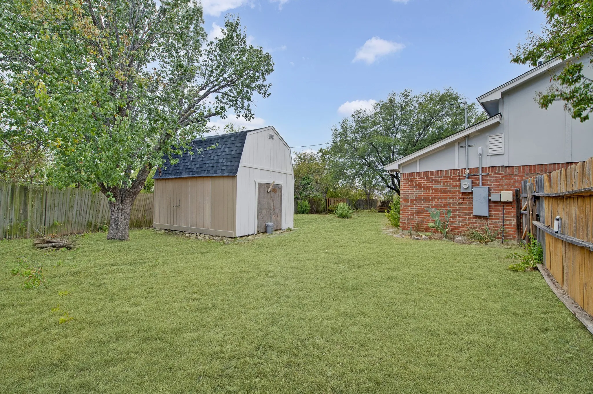 Single Family Residence For Sale in Tarrant County , 6401 Greenfield Court, Watauga, Texas 76148, 3 Bedroom, 2 Bathroom, 2 Garage spaces, 1,534 Sqft, built in 1983, mls#21370979, Real Estate Agent in Watauga, Homes For Sale in Tarrant county, Homes For Sale in Watauga, Realtor in Watauga Texas, Real Estate Brokerage Independent Realty Texas, Luminita Cordes Realtor