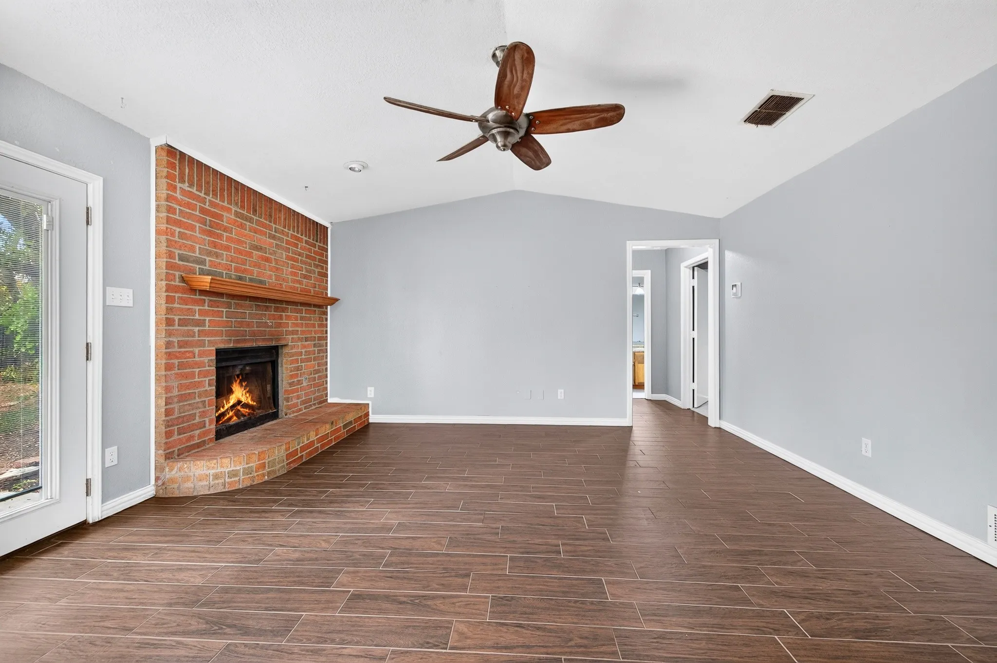 Single Family Residence For Sale in Tarrant County , 6401 Greenfield Court, Watauga, Texas 76148, 3 Bedroom, 2 Bathroom, 2 Garage spaces, 1,534 Sqft, built in 1983, mls#21370979, Real Estate Agent in Watauga, Homes For Sale in Tarrant county, Homes For Sale in Watauga, Realtor in Watauga Texas, Real Estate Brokerage Independent Realty Texas, Luminita Cordes Realtor