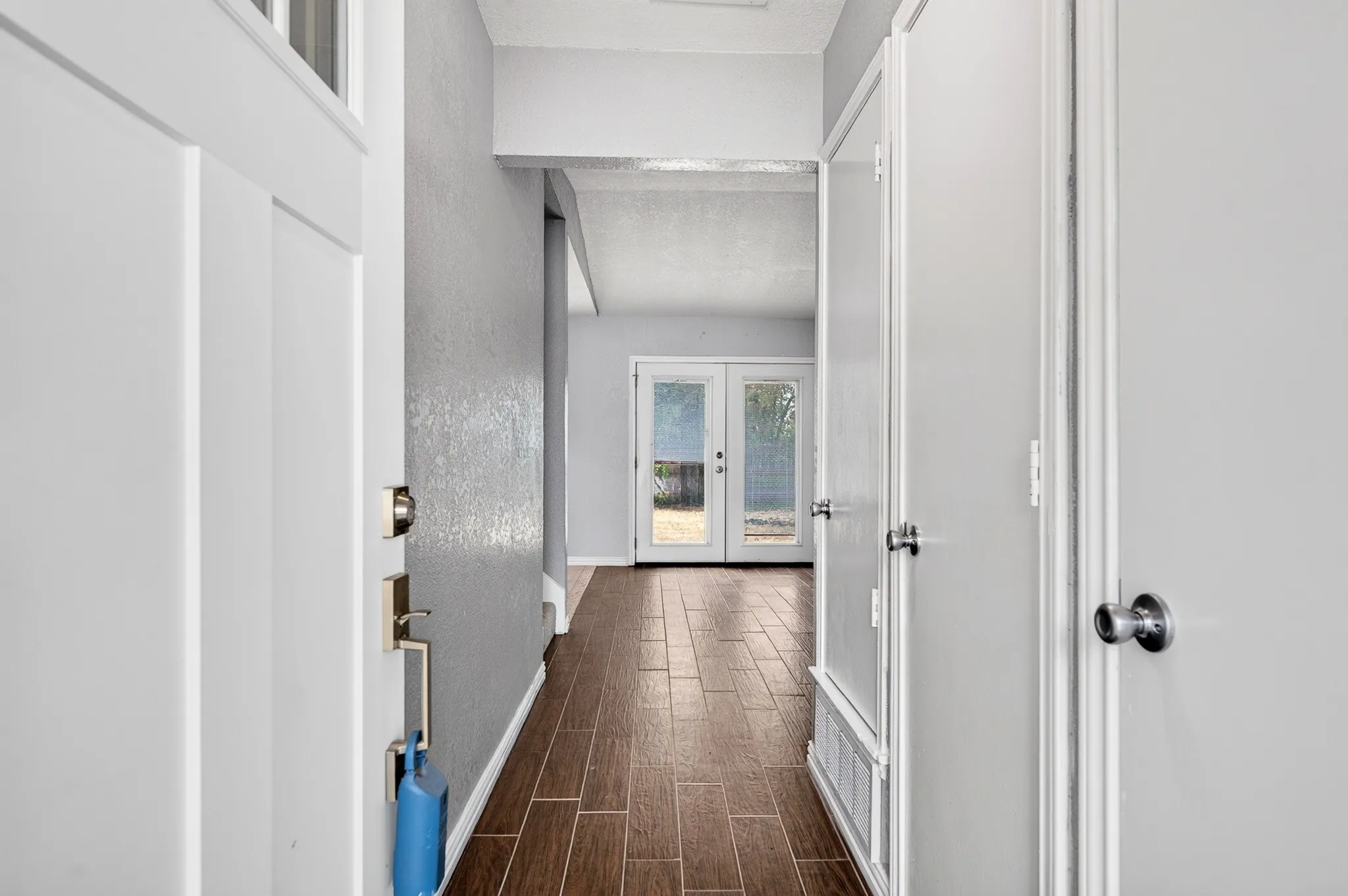Single Family Residence For Sale in Tarrant County , 6401 Greenfield Court, Watauga, Texas 76148, 3 Bedroom, 2 Bathroom, 2 Garage spaces, 1,534 Sqft, built in 1983, mls#21370979, Real Estate Agent in Watauga, Homes For Sale in Tarrant county, Homes For Sale in Watauga, Realtor in Watauga Texas, Real Estate Brokerage Independent Realty Texas, Luminita Cordes Realtor