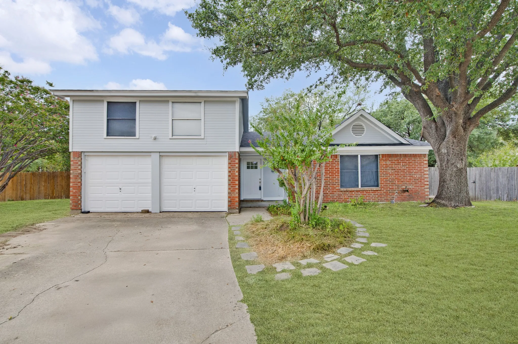 Single Family Residence For Sale in Tarrant County , 6401 Greenfield Court, Watauga, Texas 76148, 3 Bedroom, 2 Bathroom, 2 Garage spaces, 1,534 Sqft, built in 1983, mls#21370979, Real Estate Agent in Watauga, Homes For Sale in Tarrant county, Homes For Sale in Watauga, Realtor in Watauga Texas, Real Estate Brokerage Independent Realty Texas, Luminita Cordes Realtor