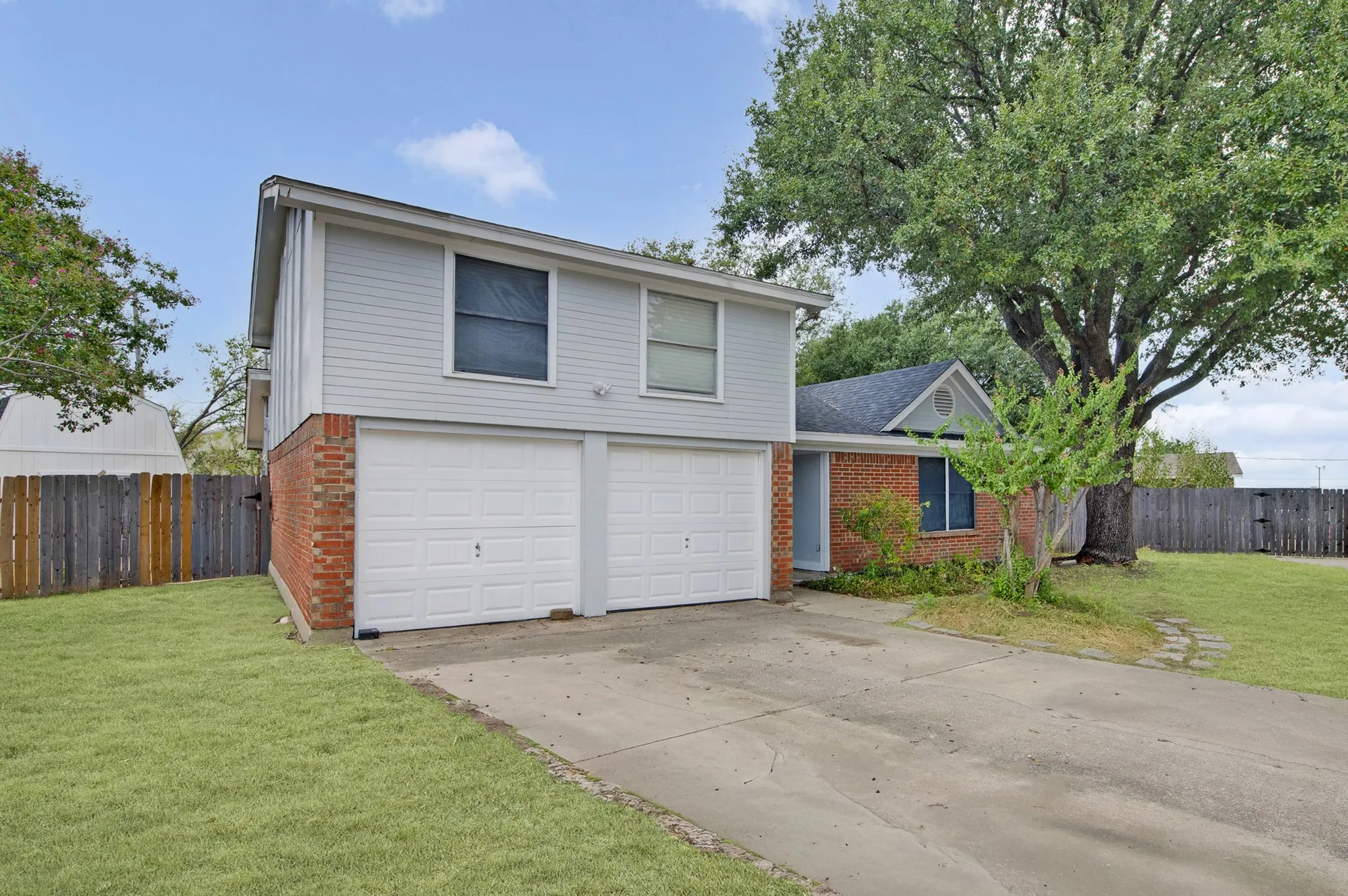 Single Family Residence For Sale in Tarrant County , 6401 Greenfield Court, Watauga, Texas 76148, 3 Bedroom, 2 Bathroom, 2 Garage spaces, 1,534 Sqft, built in 1983, mls#21370979, Real Estate Agent in Watauga, Homes For Sale in Tarrant county, Homes For Sale in Watauga, Realtor in Watauga Texas, Real Estate Brokerage Independent Realty Texas, Luminita Cordes Realtor