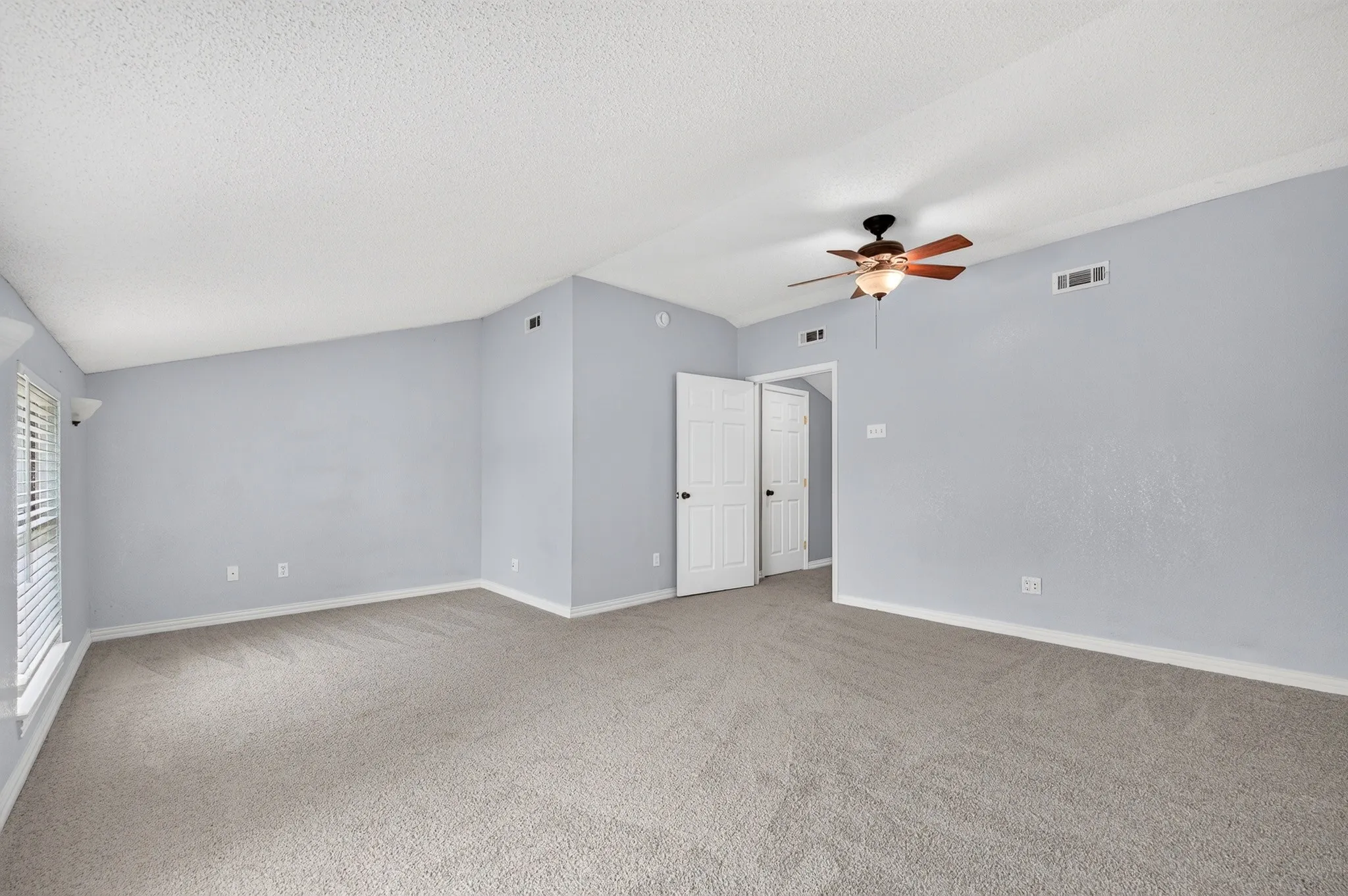 Single Family Residence For Sale in Tarrant County , 6401 Greenfield Court, Watauga, Texas 76148, 3 Bedroom, 2 Bathroom, 2 Garage spaces, 1,534 Sqft, built in 1983, mls#21370979, Real Estate Agent in Watauga, Homes For Sale in Tarrant county, Homes For Sale in Watauga, Realtor in Watauga Texas, Real Estate Brokerage Independent Realty Texas, Luminita Cordes Realtor
