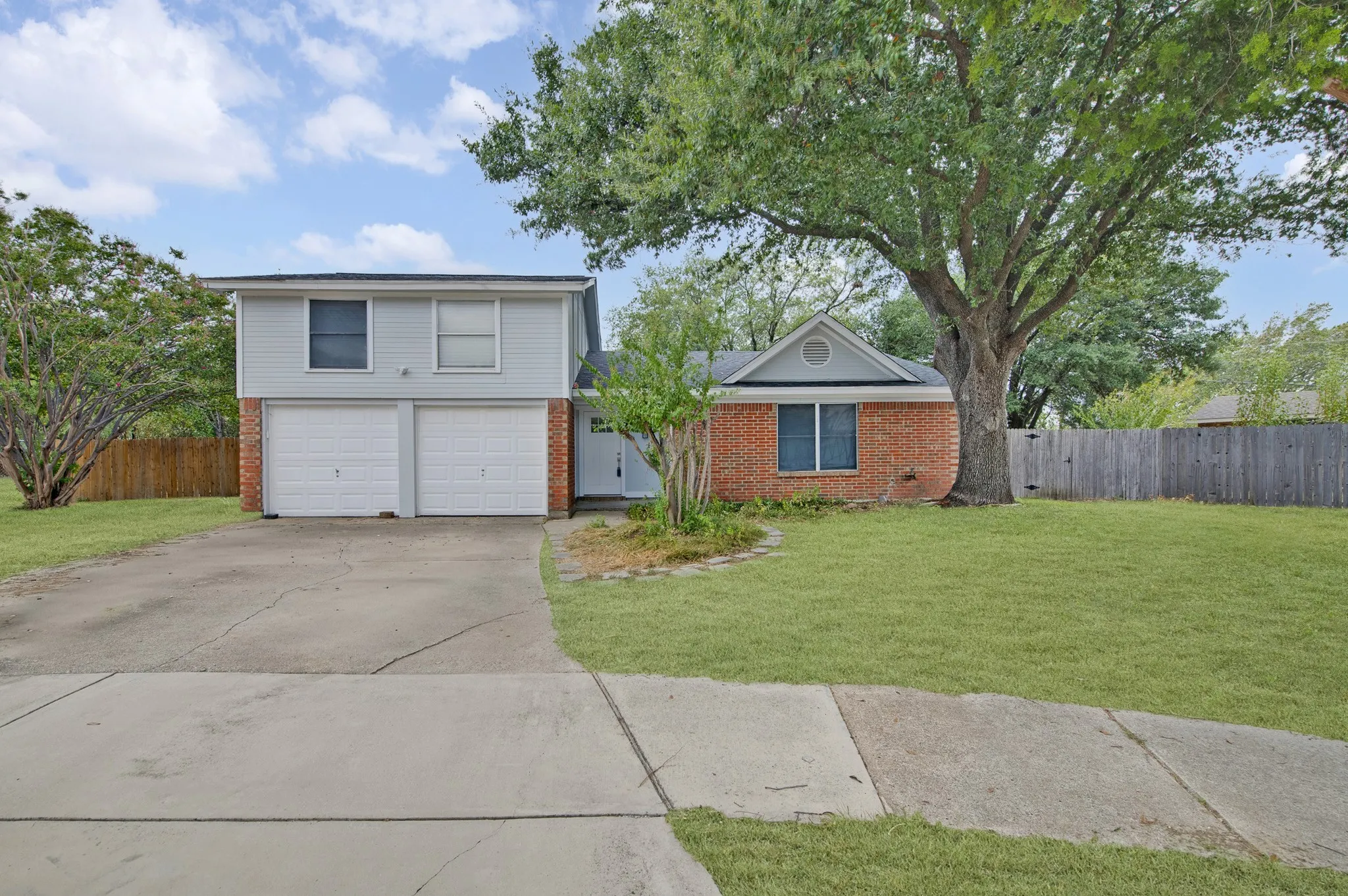 Single Family Residence For Sale in Tarrant County , 6401 Greenfield Court, Watauga, Texas 76148, 3 Bedroom, 2 Bathroom, 2 Garage spaces, 1,534 Sqft, built in 1983, mls#21370979, Real Estate Agent in Watauga, Homes For Sale in Tarrant county, Homes For Sale in Watauga, Realtor in Watauga Texas, Real Estate Brokerage Independent Realty Texas, Luminita Cordes Realtor