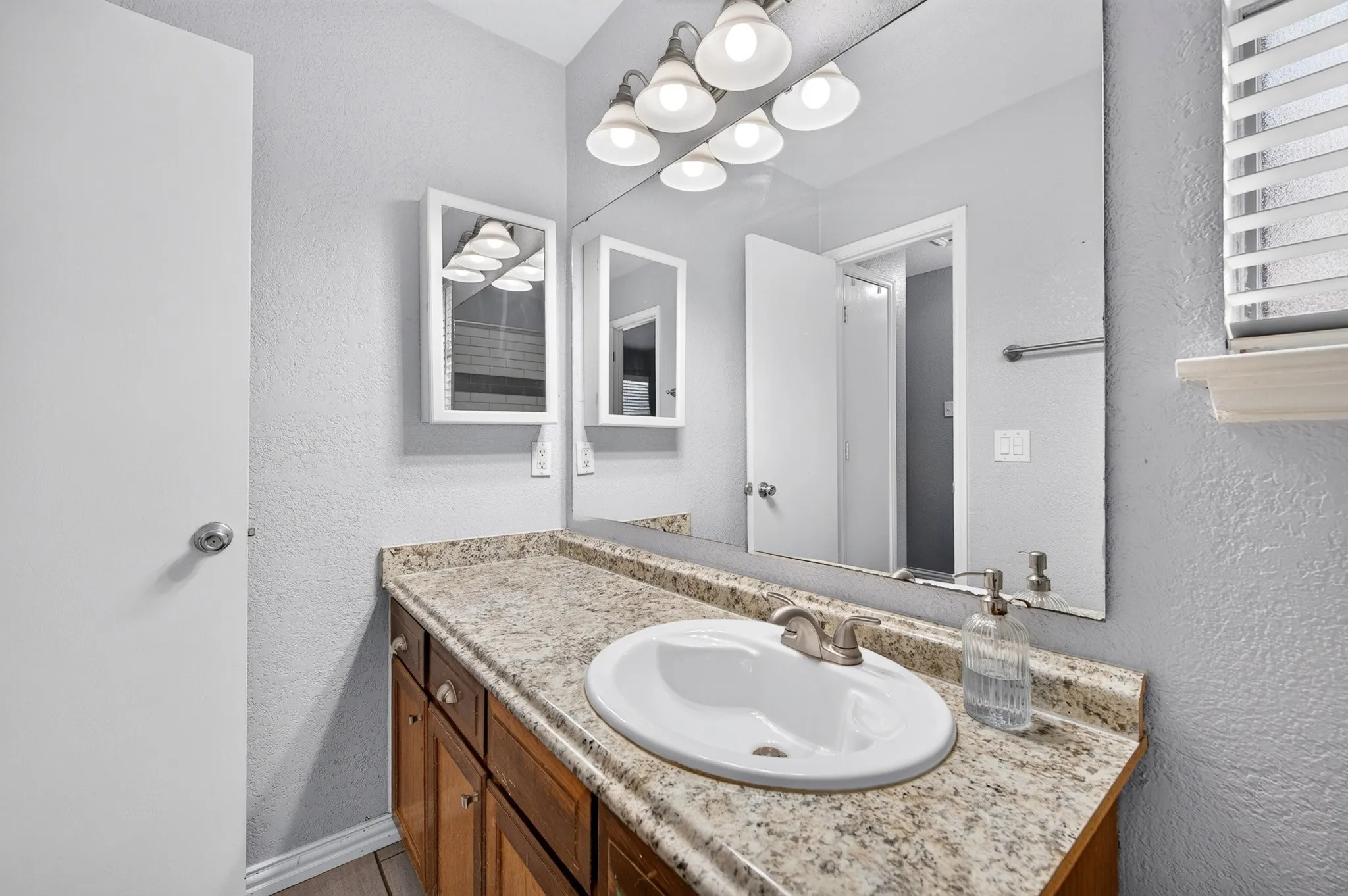Single Family Residence For Sale in Tarrant County , 6401 Greenfield Court, Watauga, Texas 76148, 3 Bedroom, 2 Bathroom, 2 Garage spaces, 1,534 Sqft, built in 1983, mls#21370979, Real Estate Agent in Watauga, Homes For Sale in Tarrant county, Homes For Sale in Watauga, Realtor in Watauga Texas, Real Estate Brokerage Independent Realty Texas, Luminita Cordes Realtor